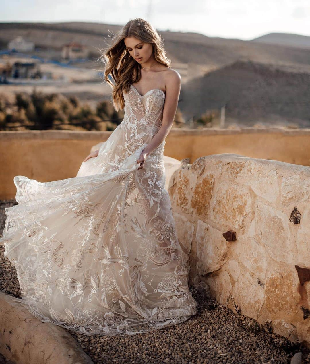 Galia Lahavさんのインスタグラム写真 - (Galia LahavInstagram)「Because you’re mine | Let your gown embody everything that you are #GLMagic @gl__gala 📷 @tali__photography」5月17日 0時16分 - galialahav