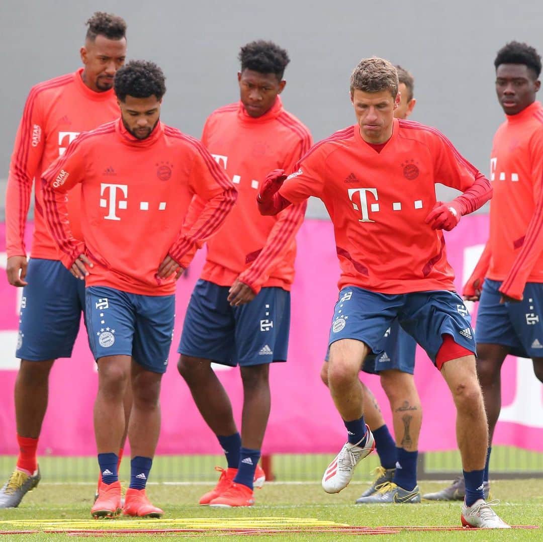 トーマス・ミュラーのインスタグラム：「Sprint training ahead of the last #bundesliga match 18/19 #fcbsge on Saturday. 🔥 #meisterschaft #endspurt #packmas #fcbayern #esmuellert #miasanmia」