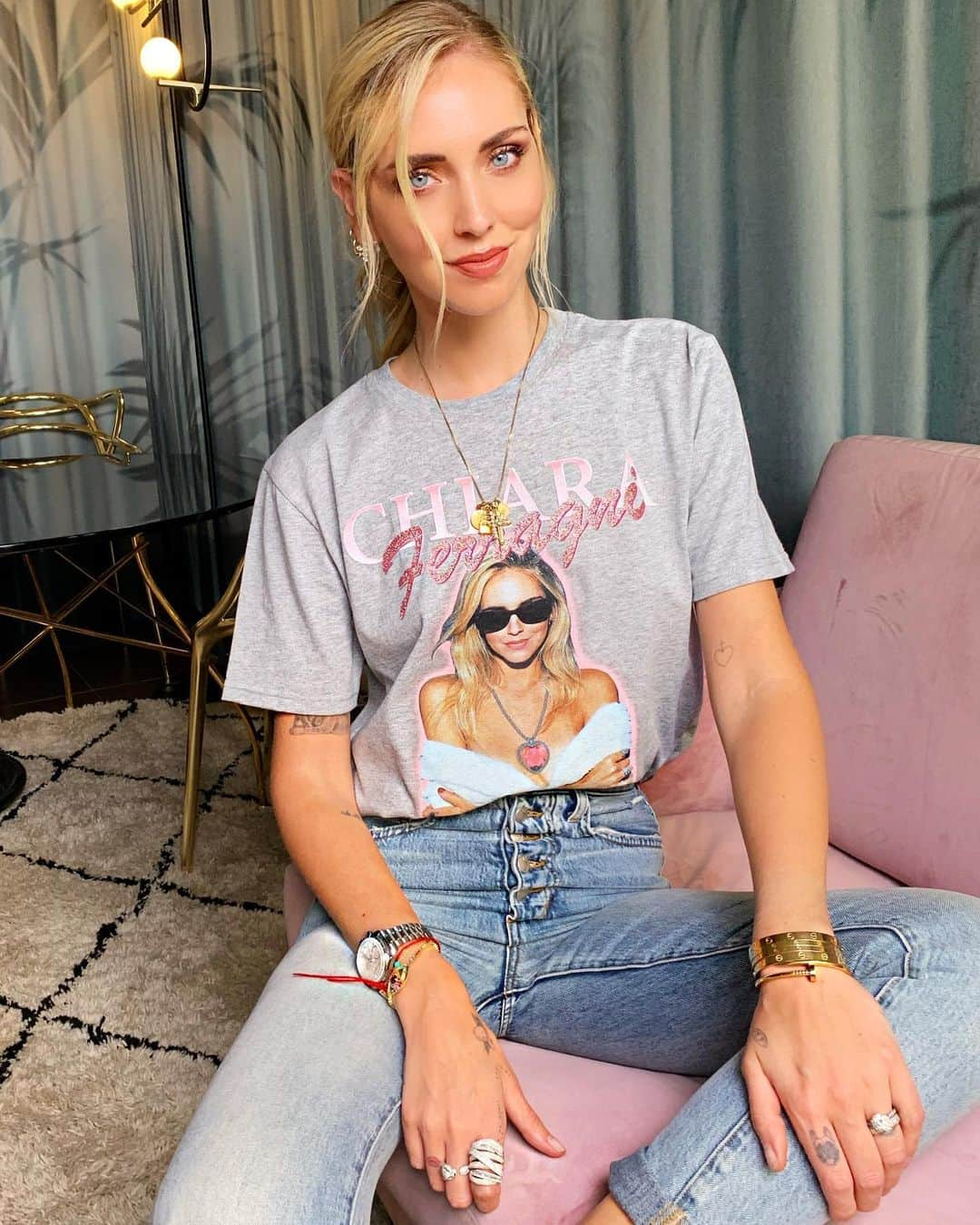 キアラ・フェラーニさんのインスタグラム写真 - (キアラ・フェラーニInstagram)「My own concert tshirt 🔥」5月17日 0時21分 - chiaraferragni