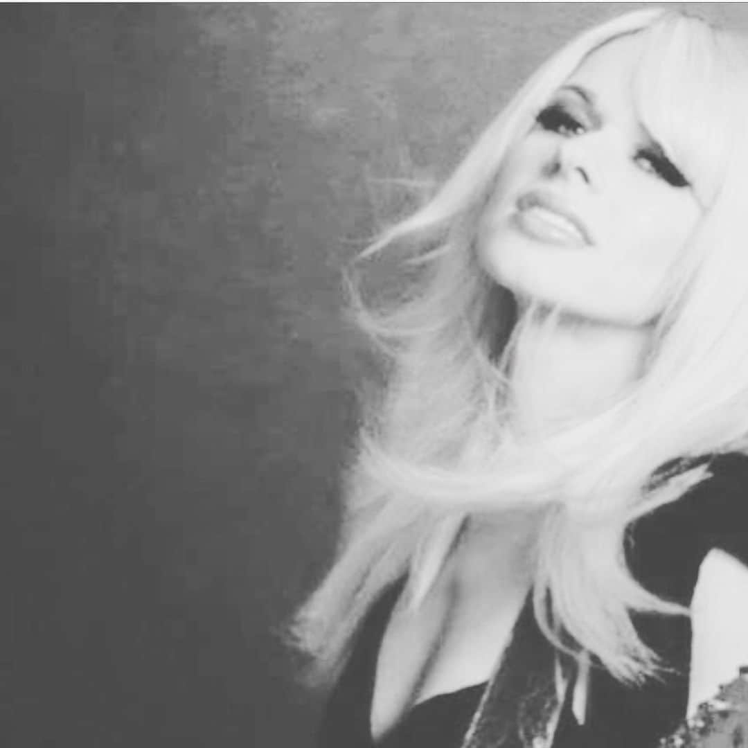 オリアンティさんのインスタグラム写真 - (オリアンティInstagram)「All packed and heading off to Nashville in the morning to make my record with awesome @m_frederiksen1953 🤘✨」5月17日 11時18分 - iamorianthi