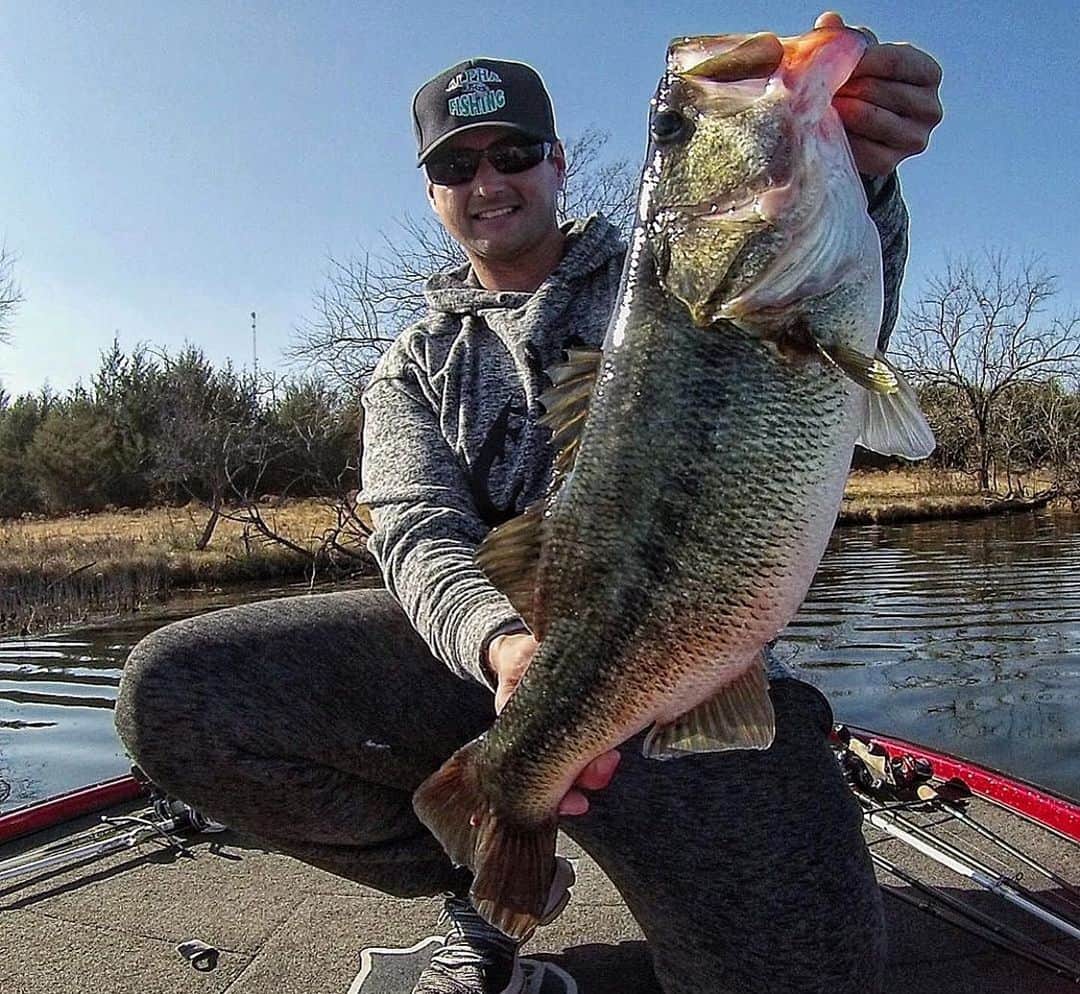 Filthy Anglers™さんのインスタグラム写真 - (Filthy Anglers™Instagram)「Team Filthy member @jasngreenfishing with an absolute beast. Jason will be at our 2019 Filthfest party, will you? Click the link in our bio if you’d like to enter to win an all paid trip to @wheatons_lodge, yes we will fly you out and pay for it all! Great catch buddy, you are Certified Filthy www.filthyanglers.com #fishing #bassfishing #filthyanglers #catchandrelease #angler #outdoors #monsterbass #teamfilthy #hunting #angler #bass #boat #filthfest #largemouthbass #salmon #trout」5月17日 9時59分 - filthyanglers
