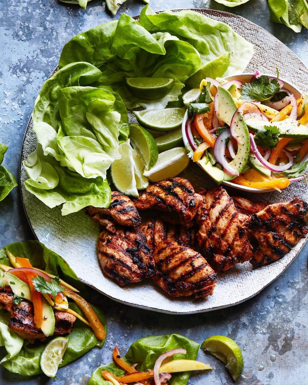 Gaby Dalkinさんのインスタグラム写真 - (Gaby DalkinInstagram)「Real talk, I love a lettuce wrap. Yes, they are messy but who cares. They are fun to eat, easy to make and HEALTHY which is exactly what I’ve been craving this past week! Grab the recipe for these Chipotle Chicken Lettuce Wraps with Mango Avocado Salsa on top on the blog!」5月17日 10時00分 - whatsgabycookin