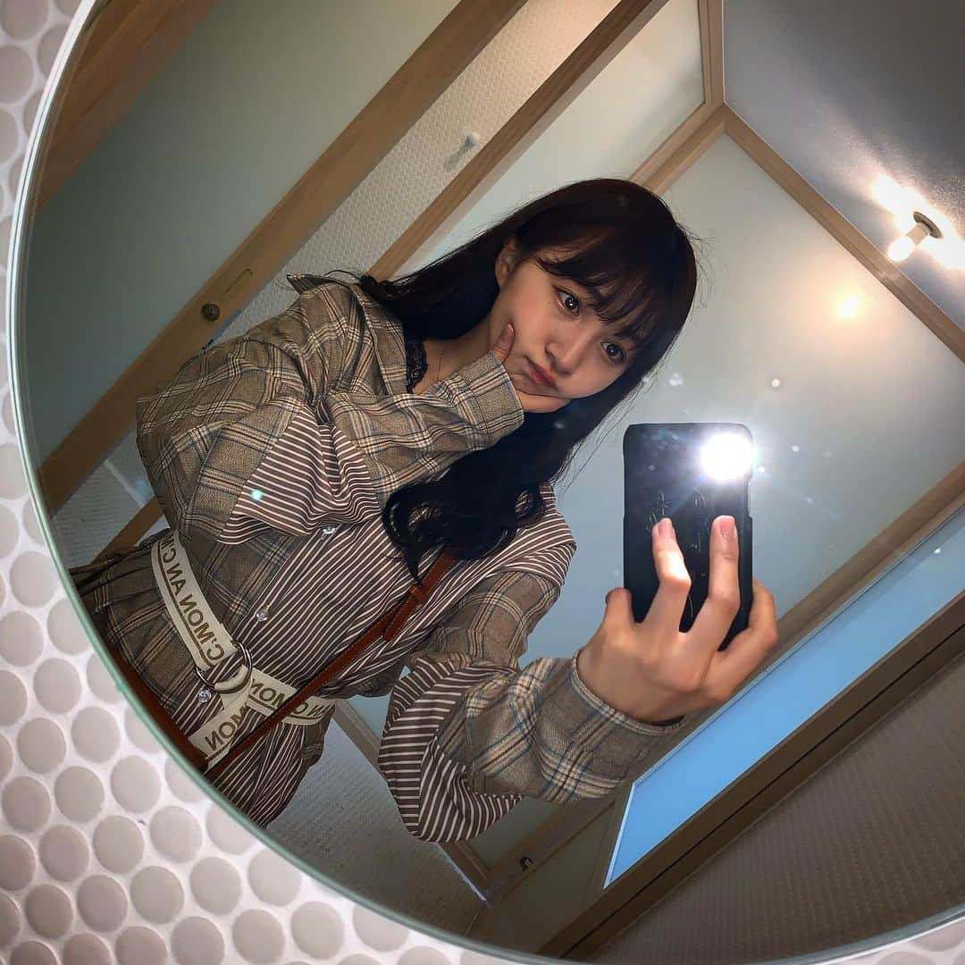 山本彩加さんのインスタグラム写真 - (山本彩加Instagram)「最近、鏡撮り多め！w(≧∇≦)﻿ ﻿ ﻿ 今夏服みてて、どんなの買うか悩んでるんだけど、みんなのおすすめのブランドとかアイテムあったら教えてねっ(><)👀💕﻿ ﻿ ﻿ ﻿ #私服 #17kg #鏡撮り #チェックシャツ #オーバーシャツ #やんコーデ #夏服」5月17日 10時02分 - ayaka48_yanyan