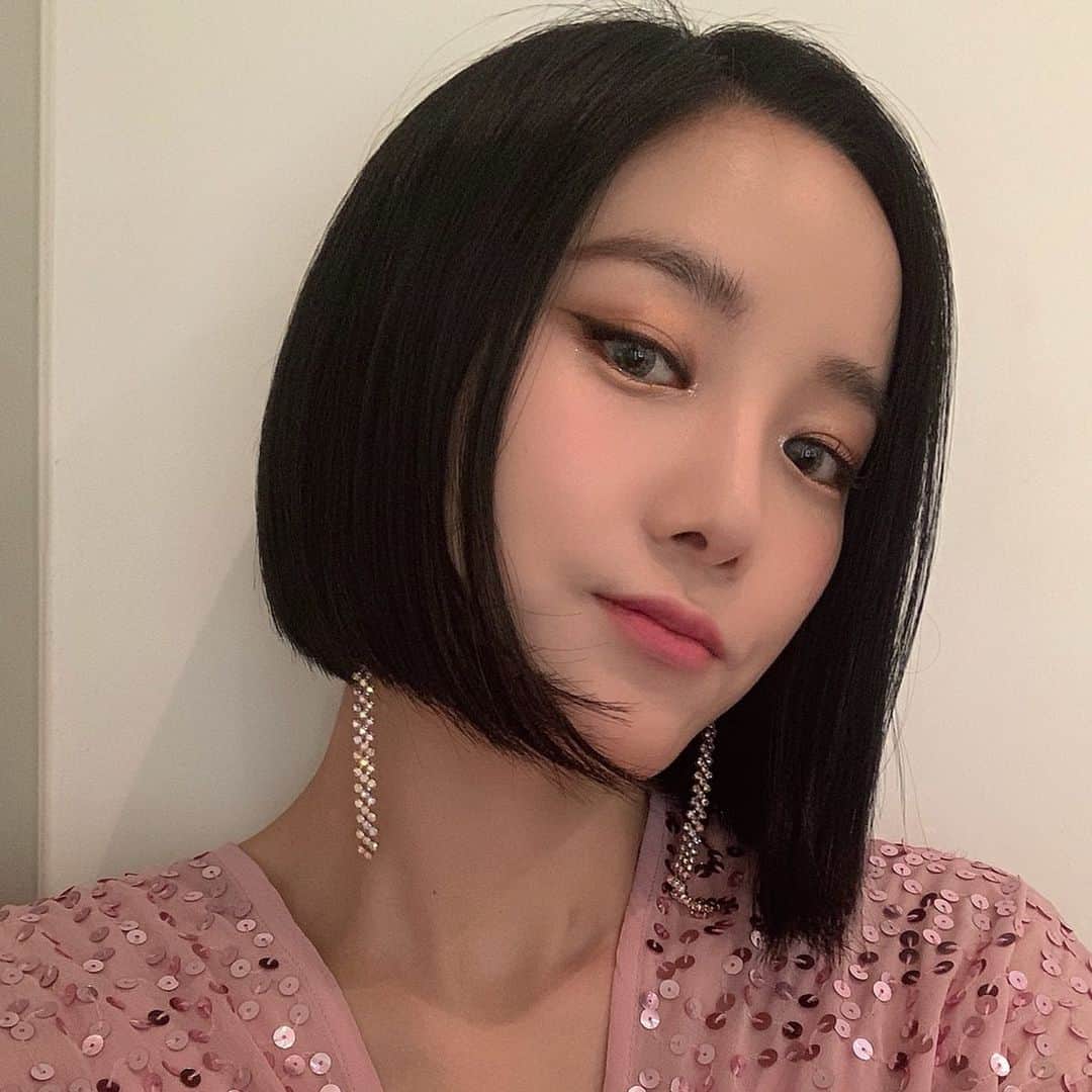 キム・ボヒョンのインスタグラム：「💐#Makeup @fttmoon 🌸#Hair @gahee0624 🌺」