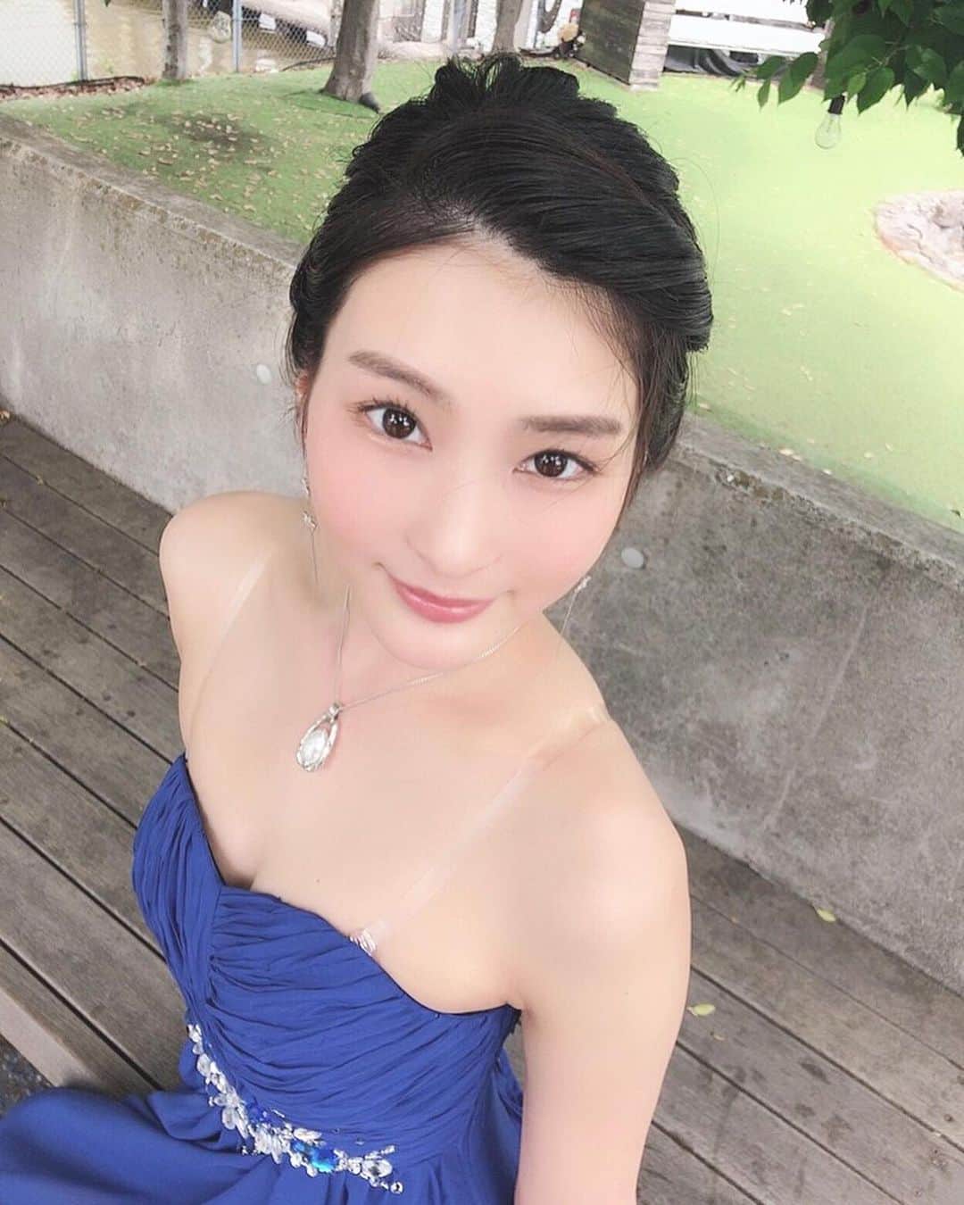 本庄鈴さんのインスタグラム写真 - (本庄鈴Instagram)「・ ・ ・ 🦋🦋🦋 ・ ・ ・ #sexy #女優 #photography #dress #blue #hearstyle #app #black #beautiful #follw #instagood」5月17日 10時13分 - honjo_suzu