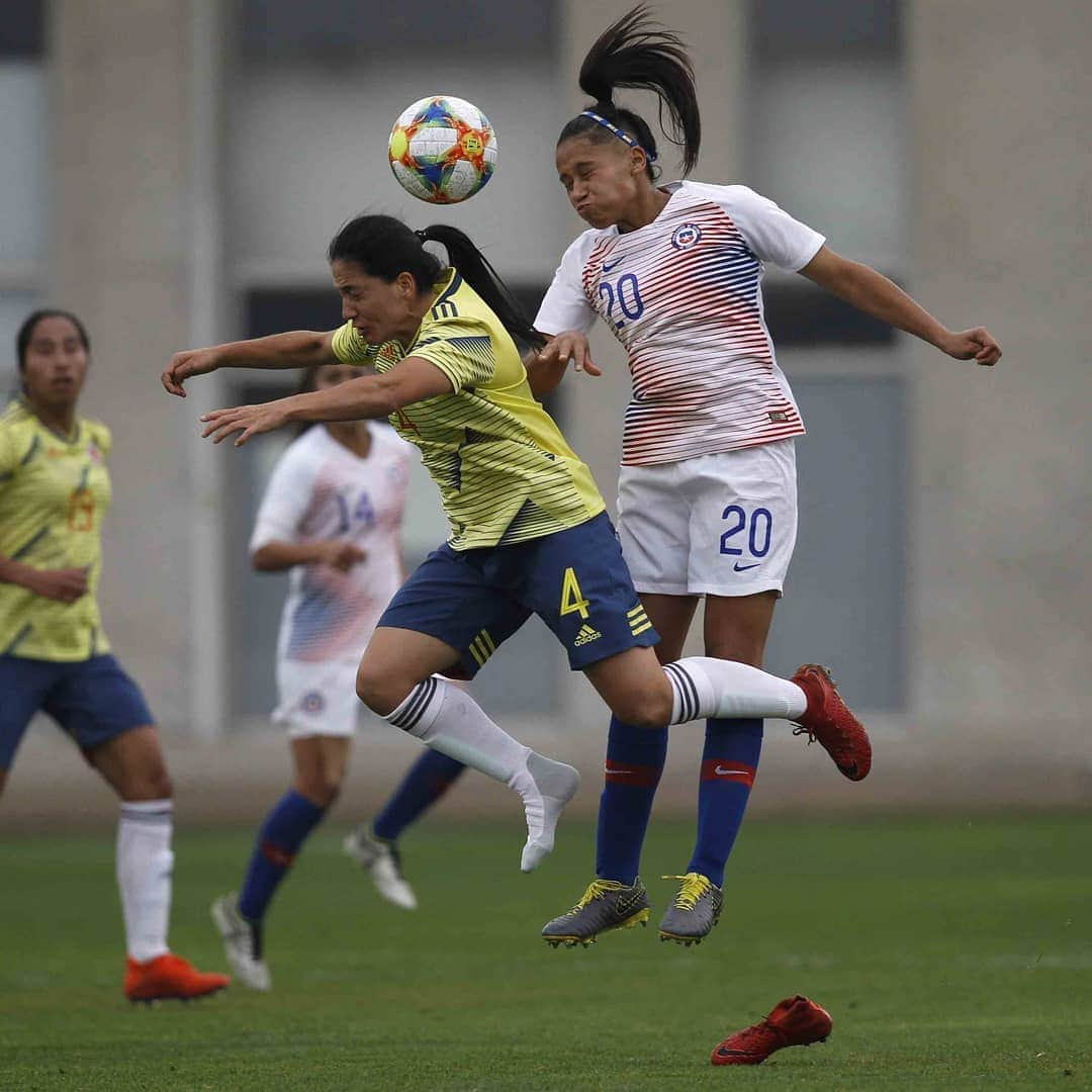 サッカーチリ代表チームさんのインスタグラム写真 - (サッカーチリ代表チームInstagram)「🇨🇱🆚🇨🇴 #LaRojaFemenina y @fcfseleccioncol animaron un entretenido partido a puertas cerradas en el CDA . Colombia ganó por 2-0 y el domingo volverán a medirse en la despedida de nuestra Selección antes de viajar a Europa para preparar los últimos detalles de la @fifaworldcup . 📸Fotografías: Carlos Vera / Comunicaciones ANFP . #Chile #Colombia #mundialfemenino #fifawwc #francia2019」5月17日 10時43分 - laroja