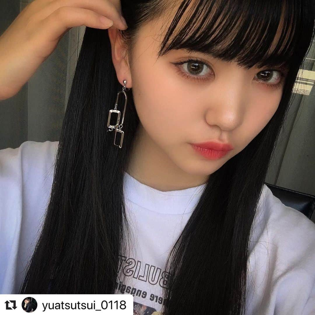 Popteenさんのインスタグラム写真 - (PopteenInstagram)「Popteen6月号ゆあてぃーの付録メイク🖤🖤今月の付録はKOL ME BABYの捨て色なし10色シャドーパレット&メイクのポイントになる赤リップティントセット✨どんなテイストのメイクにも使えるし、モデルの愛用率高めだよ😘❣️ Repost @yuatsutsui_0118 with @make_repost ・・・ # # # Popteen付録メイクの自撮り版👽  #ゆあてぃー」5月17日 10時36分 - popteen_official