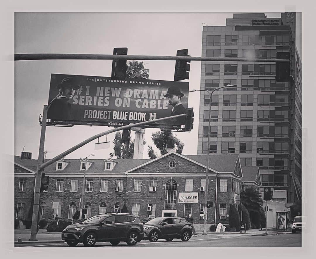 マイケル・マラーキーのインスタグラム：「Thanks to everyone who watched #ProjectBlueBook Season 1 and helped to make it the #1NewDramaSeriesOnCable! Proud of our team. Production for Season 2 is underway... 📷 @davideoleary #fyc」