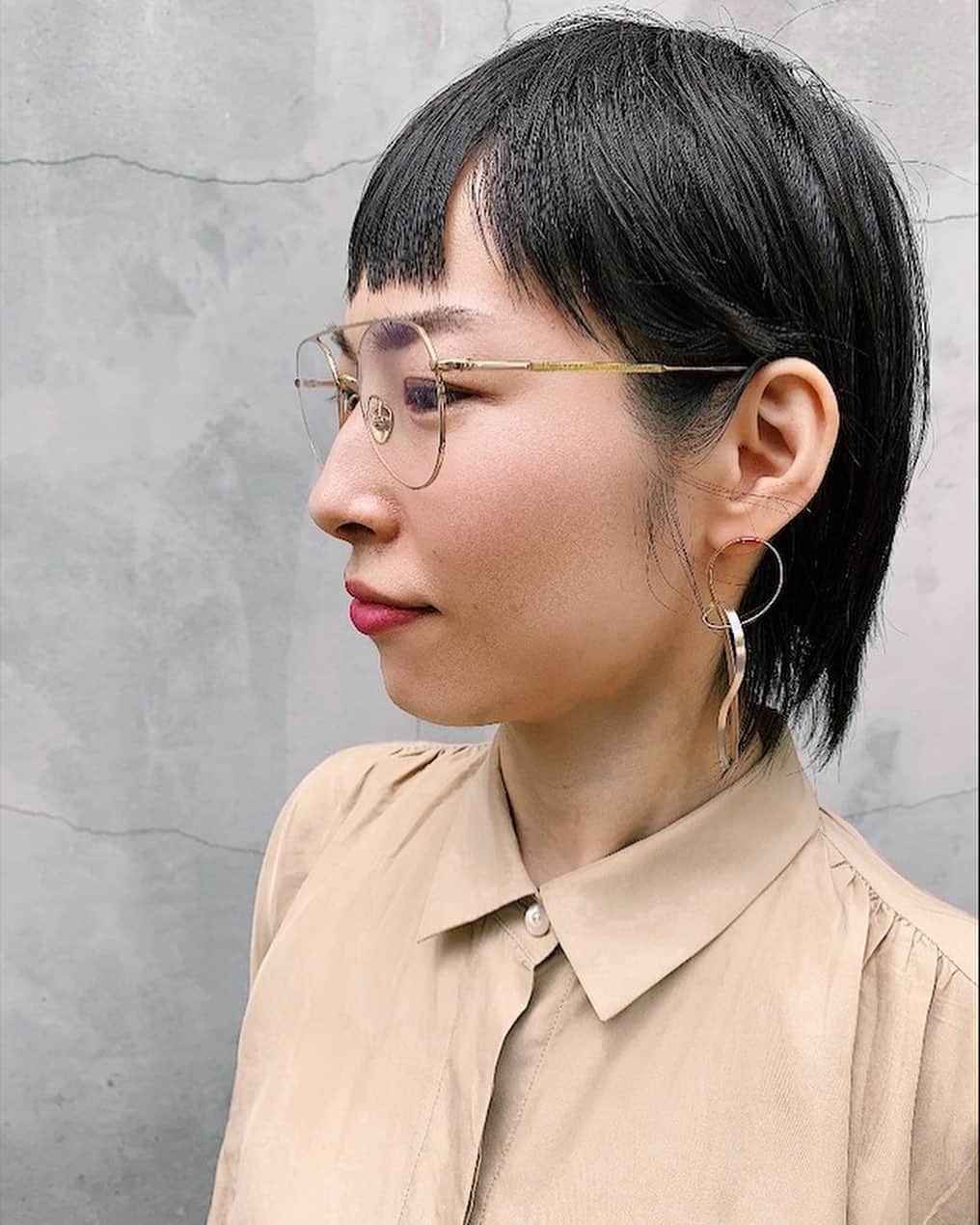 のインスタグラム：「Today's SNAP PRESS: Hatachi #presshatachi  #eyewear  #ahlem @ahlem #earrings @evlin____erinakanke  #staffsnap  #staffphoto #store @globespecs_official  #tokyo  #opticalstore  #ootd  #ootdfashion #fashion #snap」