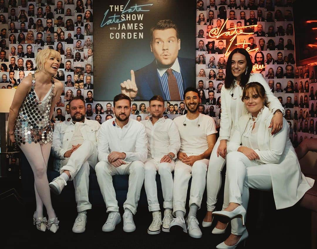 カーリー・レイ・ジェプセンさんのインスタグラム写真 - (カーリー・レイ・ジェプセンInstagram)「Tonight tonight! The gangs all here. @latelateshow 😎 📸 @alexkaneperkins」5月17日 11時00分 - carlyraejepsen