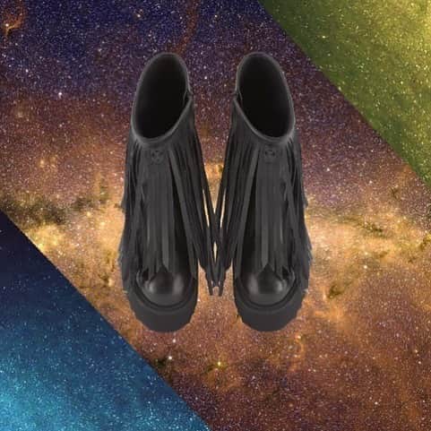 ブルーノボルデーゼさんのインスタグラム写真 - (ブルーノボルデーゼInstagram)「COACHELLA from @brunobordese_official new collection  www.brunobordese.com . . . . . . . . #brunobordese #ss19 #coachellastyle #mood #music #fringeshoes #fringed #shoesoftheday #shoes #boots #leather #black #fringeshoes #iconicshoes #shoesdesign #shoesaddict #fashionshoes #shoeslover #instashoes #loveforshoes #blackboots #springshoes #fashiondesign #madeinitaly #shoesaddict #instashoes #shoelover #fashionshoes #italianshoes」5月17日 2時17分 - brunobordese_official