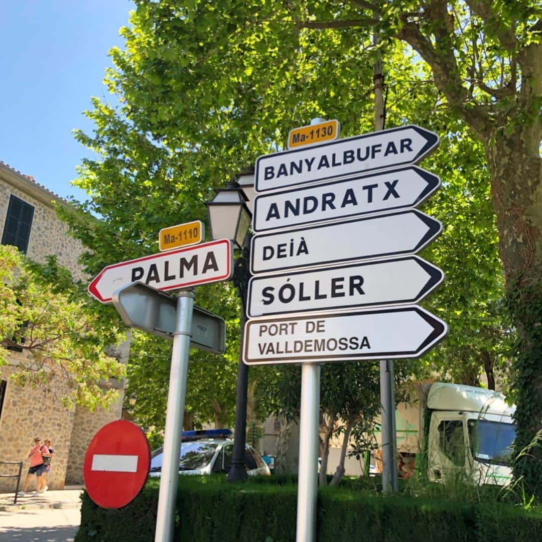 ダグラス・ラザノさんのインスタグラム写真 - (ダグラス・ラザノInstagram)「Mallorca(n) I stay forever? #mallorca #portdesoller #deia #valldemossa #estrenc」5月17日 2時10分 - douglasrazzano
