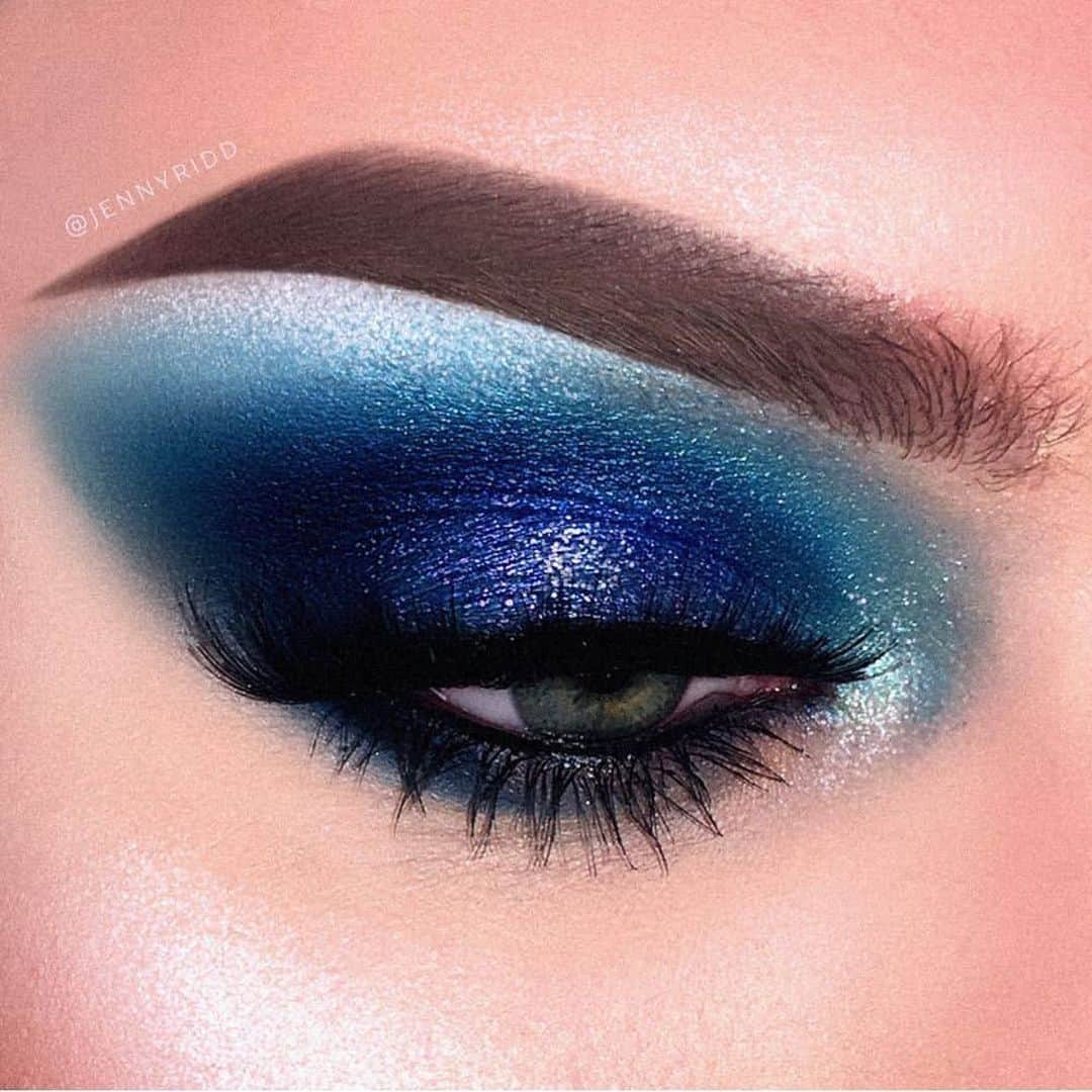 Jeffree Star Cosmeticsさんのインスタグラム写真 - (Jeffree Star CosmeticsInstagram)「OCEAN ICE 💙 Keep it smoked out and chilly with our #BlueBlood palette... Restocking VERY soon! 💎 #jeffreestarcosmetics #bluebloodpalette  Makeup by: @jennyridd on @bambiborg」5月17日 2時24分 - jeffreestarcosmetics