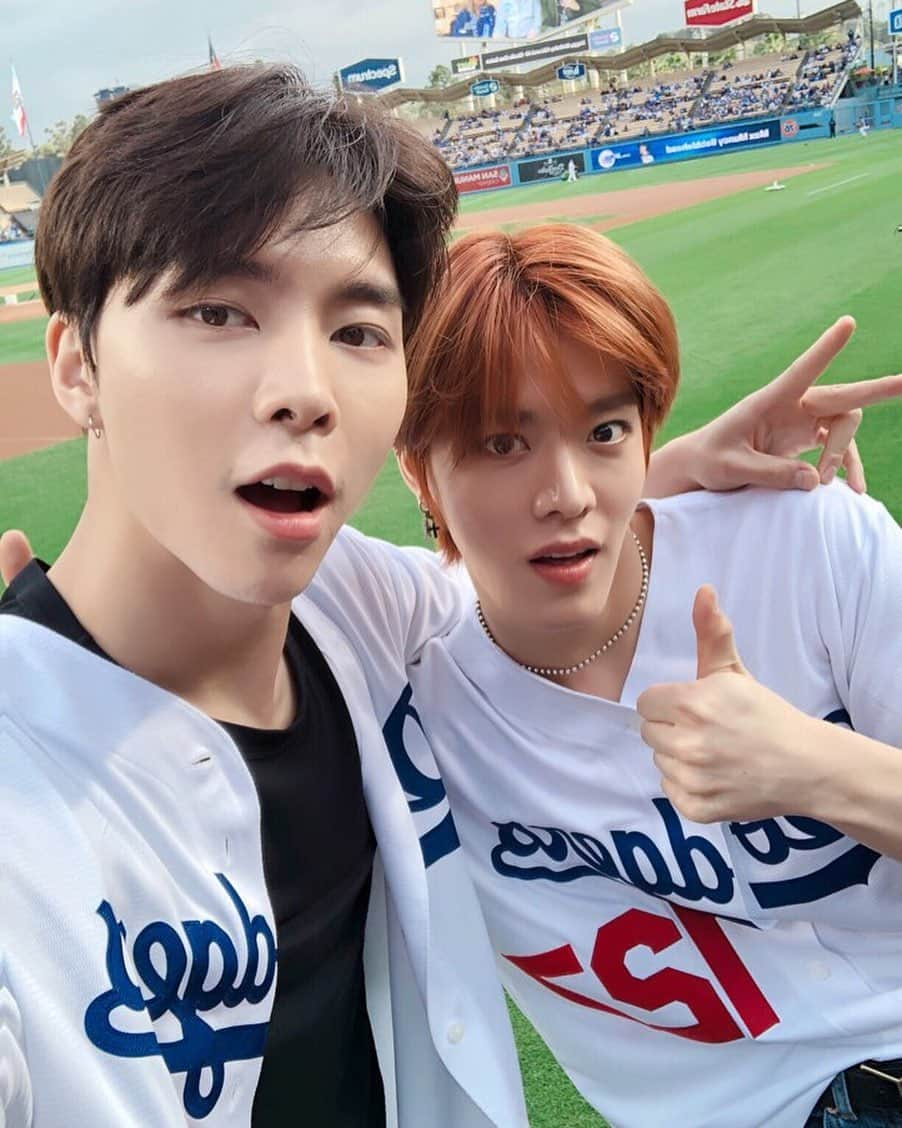 NCT 127さんのインスタグラム写真 - (NCT 127Instagram)「Best new batting duo? 😝 • NCT 127 〖 #SUPERHUMAN 〗  Music Release ➫ 2019 05 24 • #WE_ARE_SUPERHUMAN #NCT127_SUPERHUMAN #NCT127 #NCT #NEOCITYinUSA #NCT127inUSA」5月17日 2時17分 - nct127