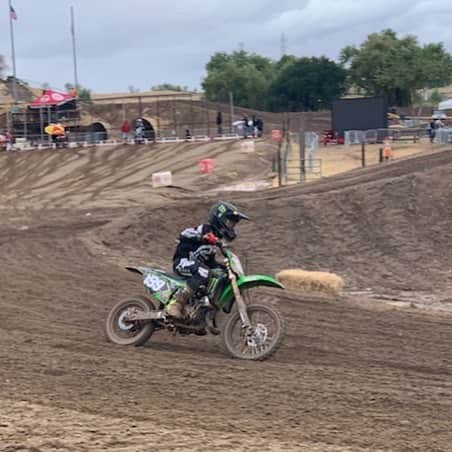 Racer X Onlineさんのインスタグラム写真 - (Racer X OnlineInstagram)「It’s wet here at @hangtownmx but amateur racing continues — that’s @ryderdifrancesco199 out there right now doing motos! #moto #thisismoto #motocross #mudder @promotocross」5月17日 2時19分 - racerxonline