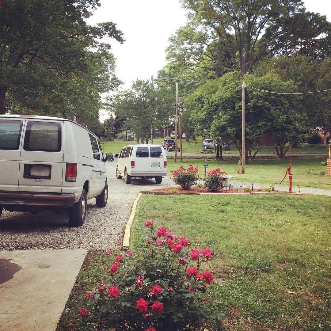 PINKY DOODLE POODLEさんのインスタグラム写真 - (PINKY DOODLE POODLEInstagram)「Finally we were able to returning Ian’s van yesterday! Thank you so much, Ian!! And see you very soon! We have gigs at Snug Harbor in Charlotte NC every Wednesday in June!! . . . #pinkydoodlepoodle  #pdp  #ustour2019  #highenergyrocknroll  #livemusic #rockmusic #rock #rockband  #japanese  #ustour #livetour  #tourlife #musicianlife #musician #gibsonguitars #gibsonbass #gibson #eb3 #lespaul #marshallamps #vintage #femalebassist #femalevocalist #アメリカ #海外旅行 #音楽」5月17日 2時19分 - pinkydoodlepoodle