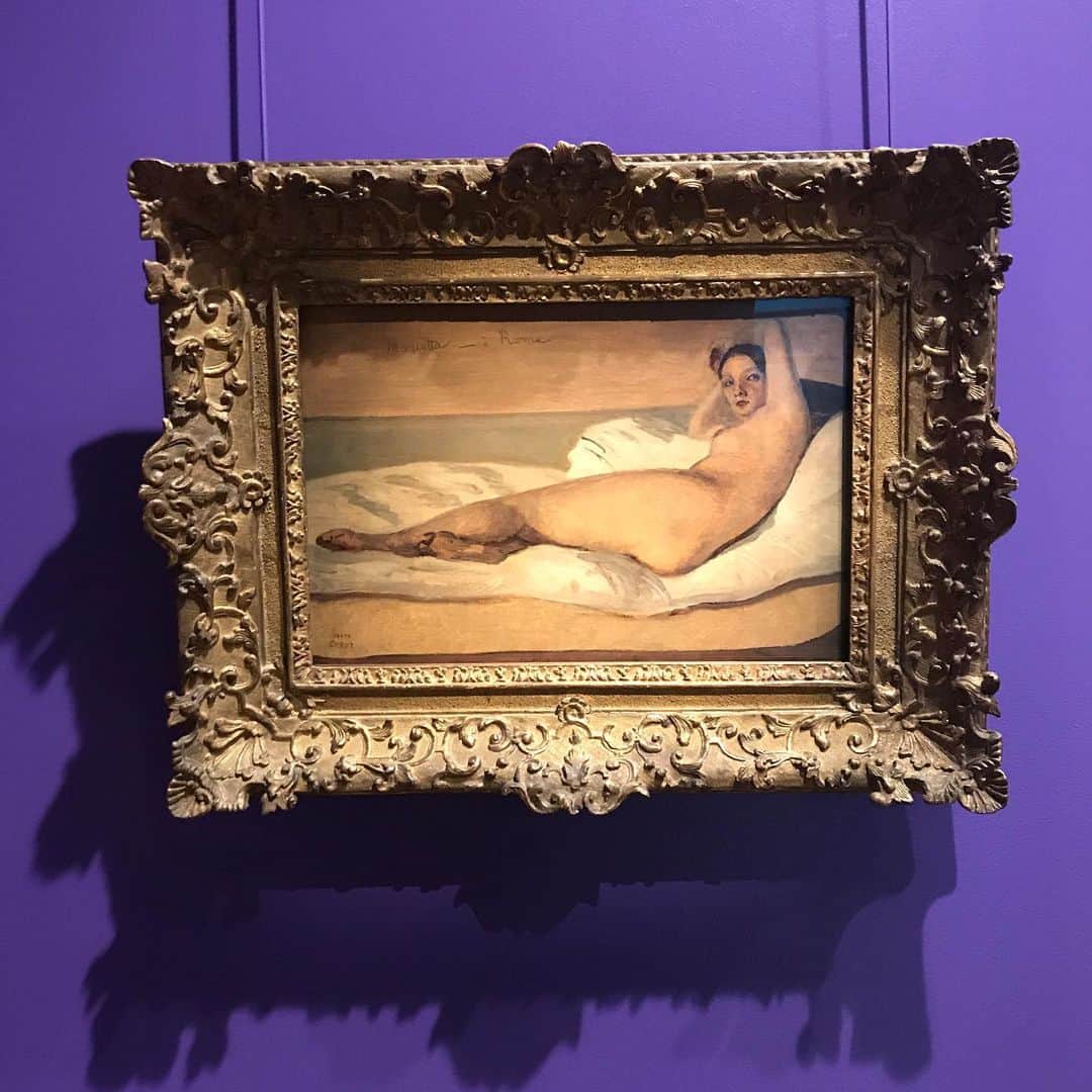 アレクシマビーユのインスタグラム：「Camille Corot beauty nude @petitpalais_musee @alexismabille #painting #nude #femininity #flesh #alexismabille #purple #frame #petitpalais #musee #expo #beauty」