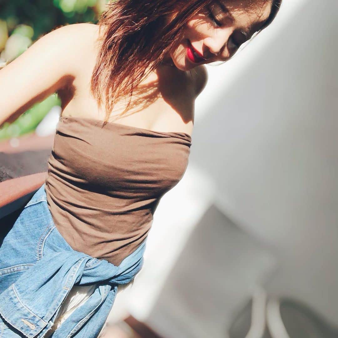 鈴木涼美さんのインスタグラム写真 - (鈴木涼美Instagram)「Sunny day makes me feel everything's gonna be alright. I call it sun magic. #singapore #goodwoodparkhotel #orchard #sunnydays #summerfashion #sunflower #summerday」5月17日 2時21分 - suzumisuzuki