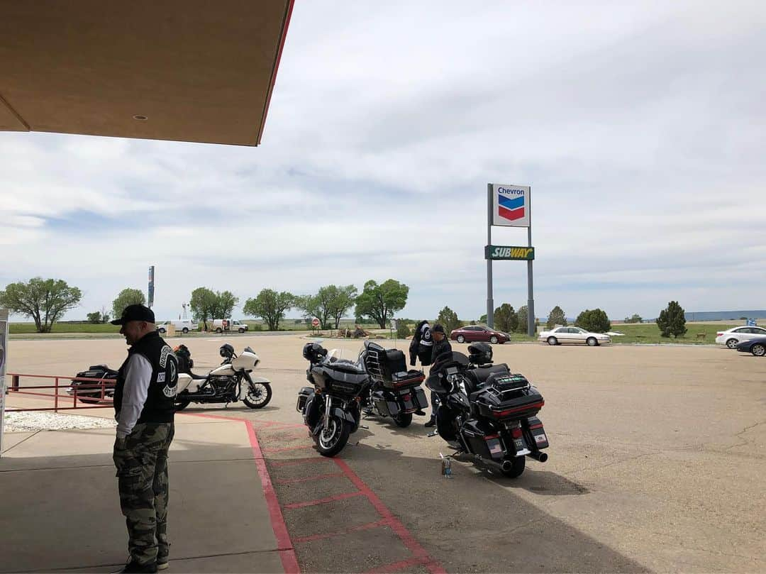 ロバート・パトリックさんのインスタグラム写真 - (ロバート・パトリックInstagram)「We found Elvis! Road shots! #ride #owof #ridetothewall2019」5月17日 2時30分 - ripfighter