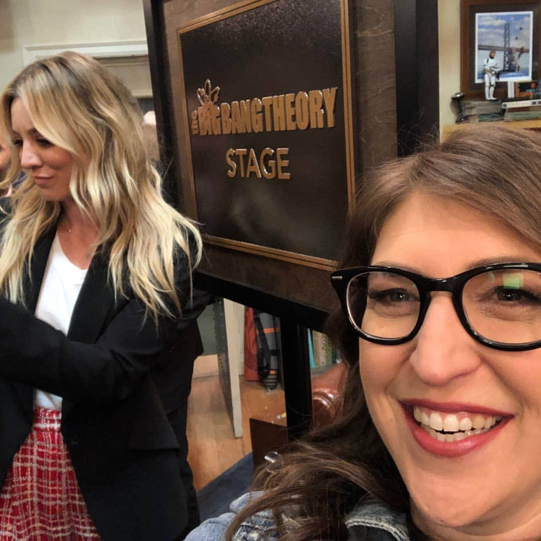 メイム・ビアリクさんのインスタグラム写真 - (メイム・ビアリクInstagram)「Oy. The emotions. 😭❤️💥」5月17日 2時48分 - missmayim