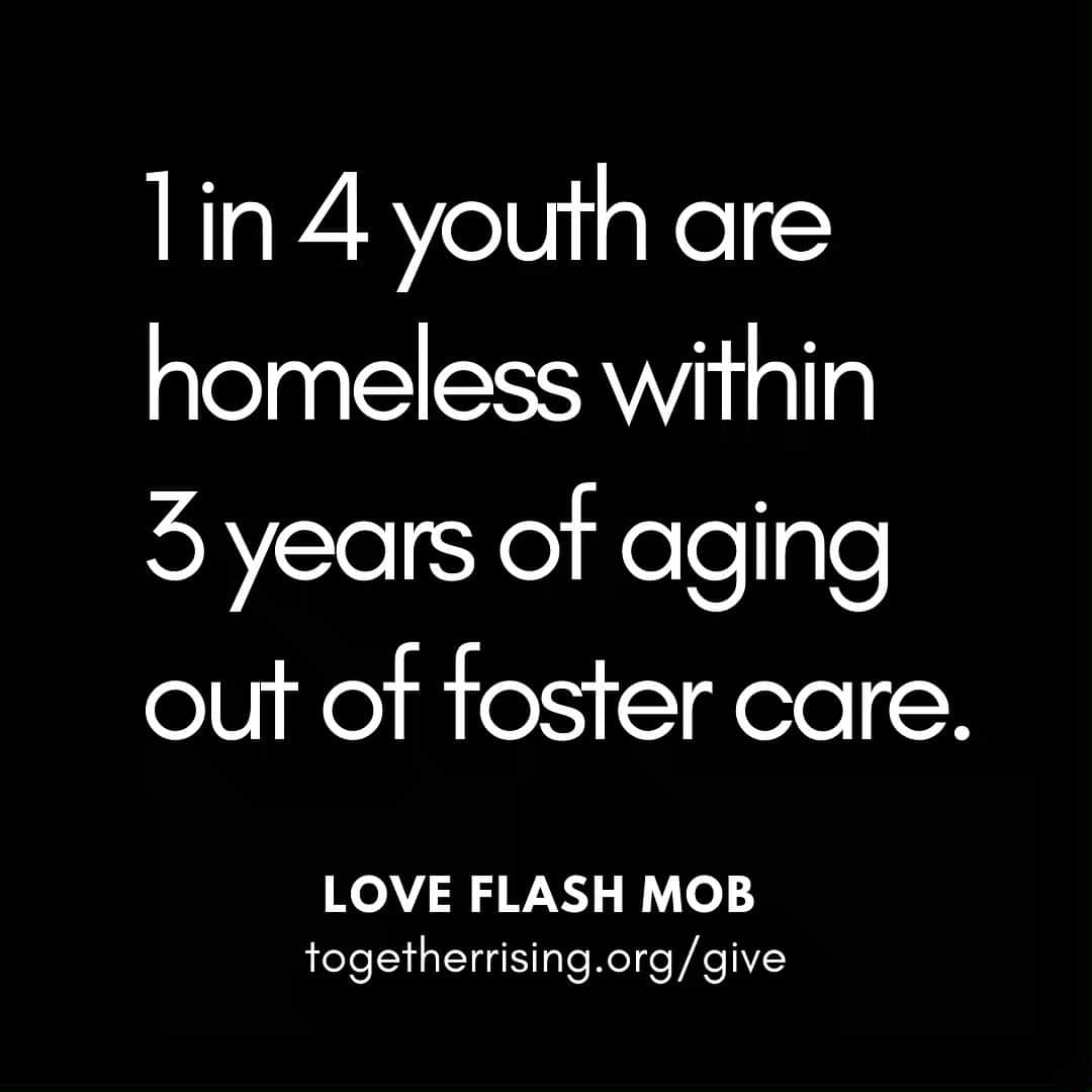 アビー・ワンバックさんのインスタグラム写真 - (アビー・ワンバックInstagram)「It’s an unbelievably unfair fact, but it’s true: 1 in 4 youth are homeless within 3 years of aging out of foster care.  When kids age out of foster care – after having spent their lives in many different foster homes -- most are forced to start a new life utterly alone:  without a family, without a community, without the actual physical things they need to start a life.  This is why 1 in 4 of these kids, who have already been through so much trauma, become homeless so quickly.  We can’t solve this huge problem overnight, but we can do this TODAY: Today, we can come together and help change the world for 19 very special kids in NYC who are facing this scary reality RIGHT NOW.  Today, with our tax-deductible donations to @together.rising, we are going to raise $110,500 to give these 19 brave kids a fresh start on the independent lives they deserve.  Please give whatever you can at the link in my bio ⬆️ -- $5, $10, $25 – Every penny Together Rising receives from you will go to help change these kids’ lives.  Here’s the power of the Pack:  Coming together with our small donations to change the world – one kid’s life at a time.  Swipe to meet some of the Pack who are our future, and give what you can Today: TogetherRising.org/give  Abby」5月17日 2時58分 - abbywambach