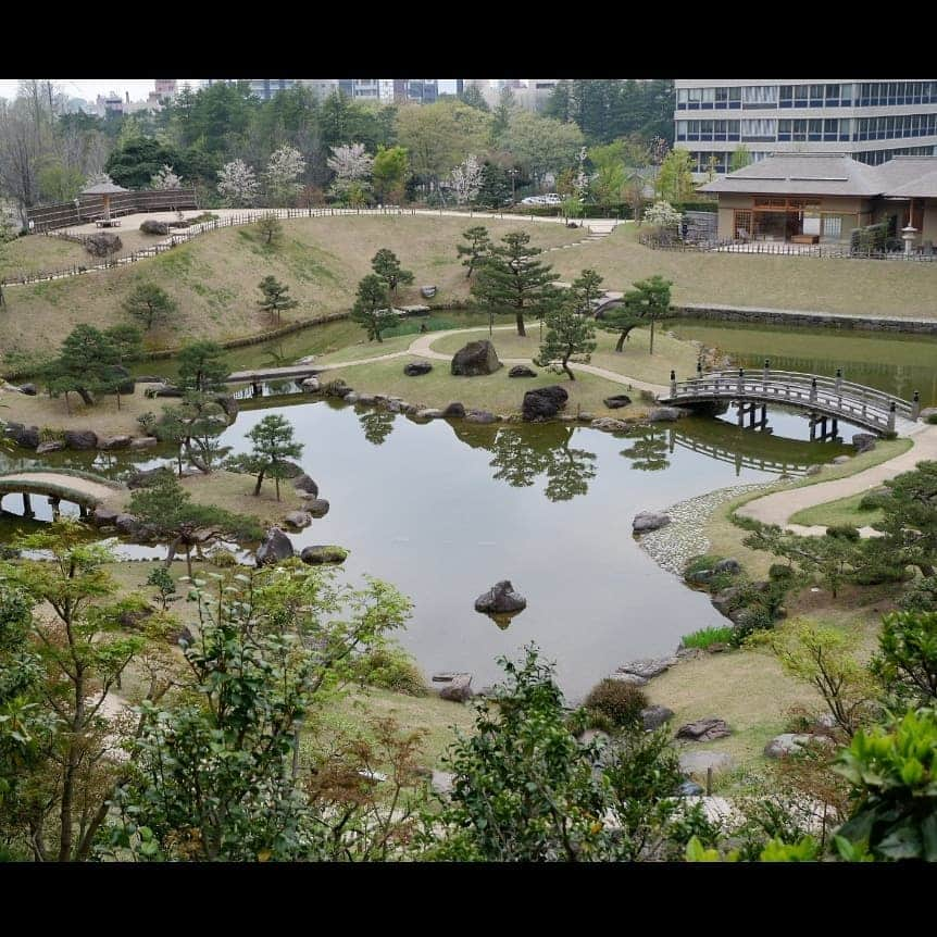 シャルレーヌ・ギニャールさんのインスタグラム写真 - (シャルレーヌ・ギニャールInstagram)「Kanazawa 🏯🌸 #japan #🇯🇵 #vacation #kanazawa #kenrokuengarden #kanazawacastle #sakura #holidays #beautiful #happy」5月17日 3時01分 - charleneguignard