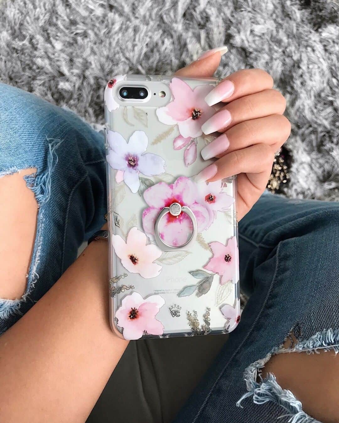 VELVETCAVIARさんのインスタグラム写真 - (VELVETCAVIARInstagram)「The perfect case for Spring doesn’t exis— oh wait. 🌸 🌸⠀⠀⠀⠀⠀⠀⠀⠀⠀ ⠀⠀⠀⠀⠀⠀⠀⠀⠀ our Magnolia Floral Case is a bestseller, and available for iPhone and Samsung. The matching grip ring is BACK IN STOCK. Get yours @velvetcaviar. #florals #velvetcaviar」5月17日 3時02分 - velvetcaviar