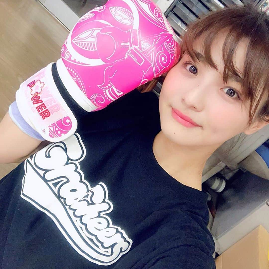 片岡沙耶さんのインスタグラム写真 - (片岡沙耶Instagram)「. kickboxingトレーニングを 最近始めました！！🥊 短時間で、ものすごい運動量🥊(`･ω･´🥊) グローブ可愛いから気分もすごく上がる🎀💕💓💗 . . . . #片岡沙耶 #gravure #キックボクシング  #kickboxing #格闘技ショップグリット #グリットファイトショップ#水道橋イサミ  #bodyplant #グラチア」5月17日 3時19分 - kataoka_saya38