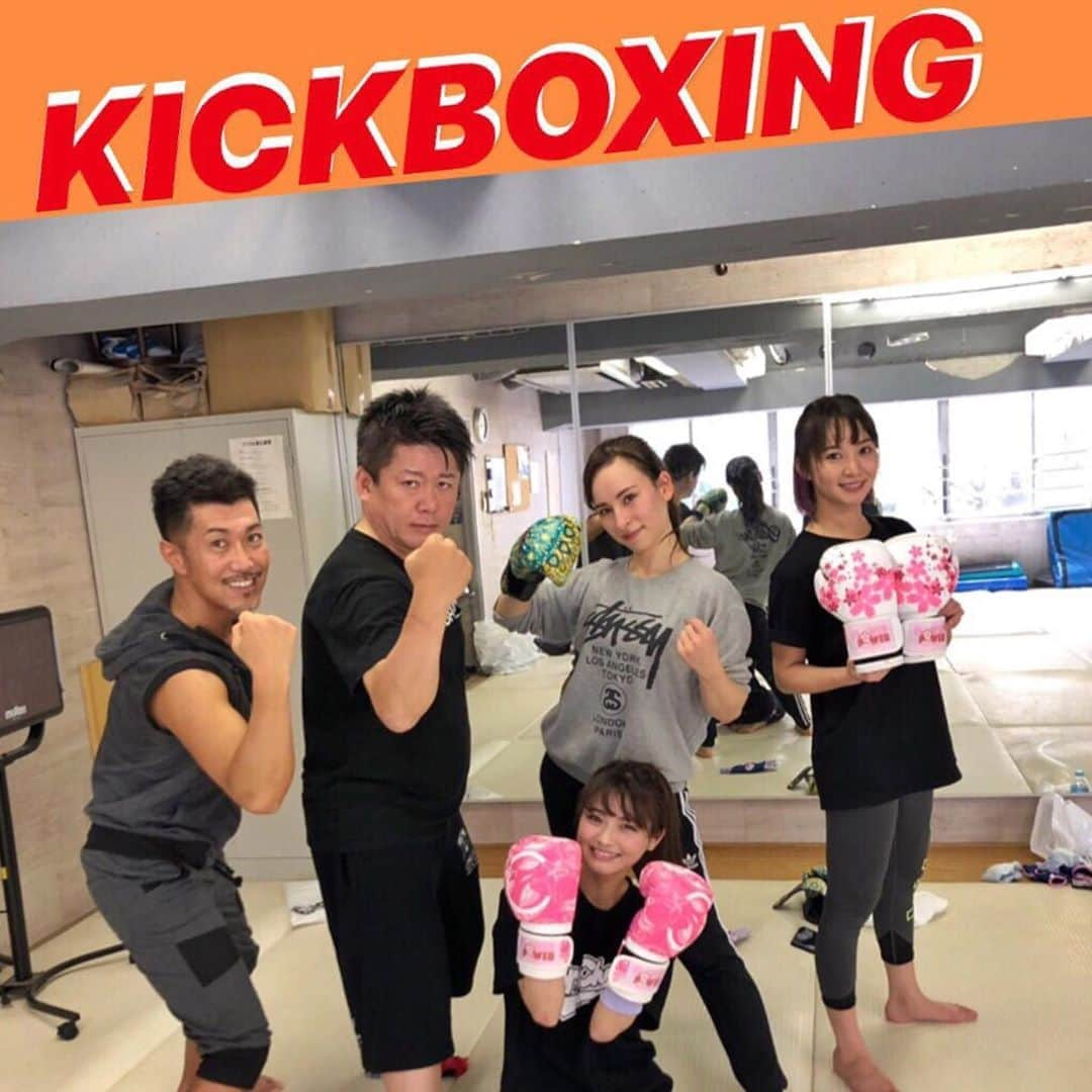 片岡沙耶さんのインスタグラム写真 - (片岡沙耶Instagram)「. kickboxingトレーニングを 最近始めました！！🥊 短時間で、ものすごい運動量🥊(`･ω･´🥊) グローブ可愛いから気分もすごく上がる🎀💕💓💗 . . . . #片岡沙耶 #gravure #キックボクシング  #kickboxing #格闘技ショップグリット #グリットファイトショップ#水道橋イサミ  #bodyplant #グラチア」5月17日 3時19分 - kataoka_saya38