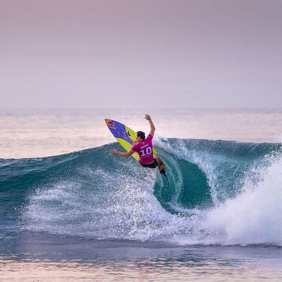 hurleyさんのインスタグラム写真 - (hurleyInstagram)「🌴Bali Update: ⠀⠀⠀ Waves are fun. @Reefheazlewood can’t stop smiling. @Elihanneman is always in the air.  @Rissmoore10 is into the Quarters.  And @Koloheandino22 found some fun waves down the beach. ⠀⠀⠀ More, in our stories. ⚡️」5月17日 3時34分 - hurley