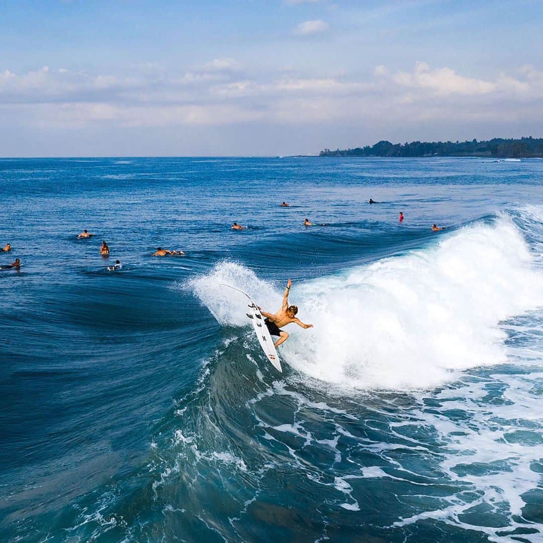 hurleyさんのインスタグラム写真 - (hurleyInstagram)「🌴Bali Update: ⠀⠀⠀ Waves are fun. @Reefheazlewood can’t stop smiling. @Elihanneman is always in the air.  @Rissmoore10 is into the Quarters.  And @Koloheandino22 found some fun waves down the beach. ⠀⠀⠀ More, in our stories. ⚡️」5月17日 3時34分 - hurley