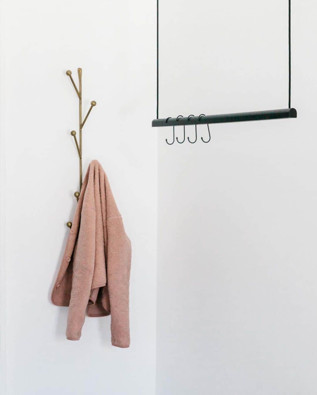 Design Milkさんのインスタグラム写真 - (Design MilkInstagram)「Hand-crafted, minimalistic, and timeless, @kroft_studio’s home accessories will elevate the various corners of your home. They will be joining the #DMMilkStand popup shop at this year's @icff_official show at booth #209 on May 19-22. See you there!」5月17日 3時33分 - designmilk