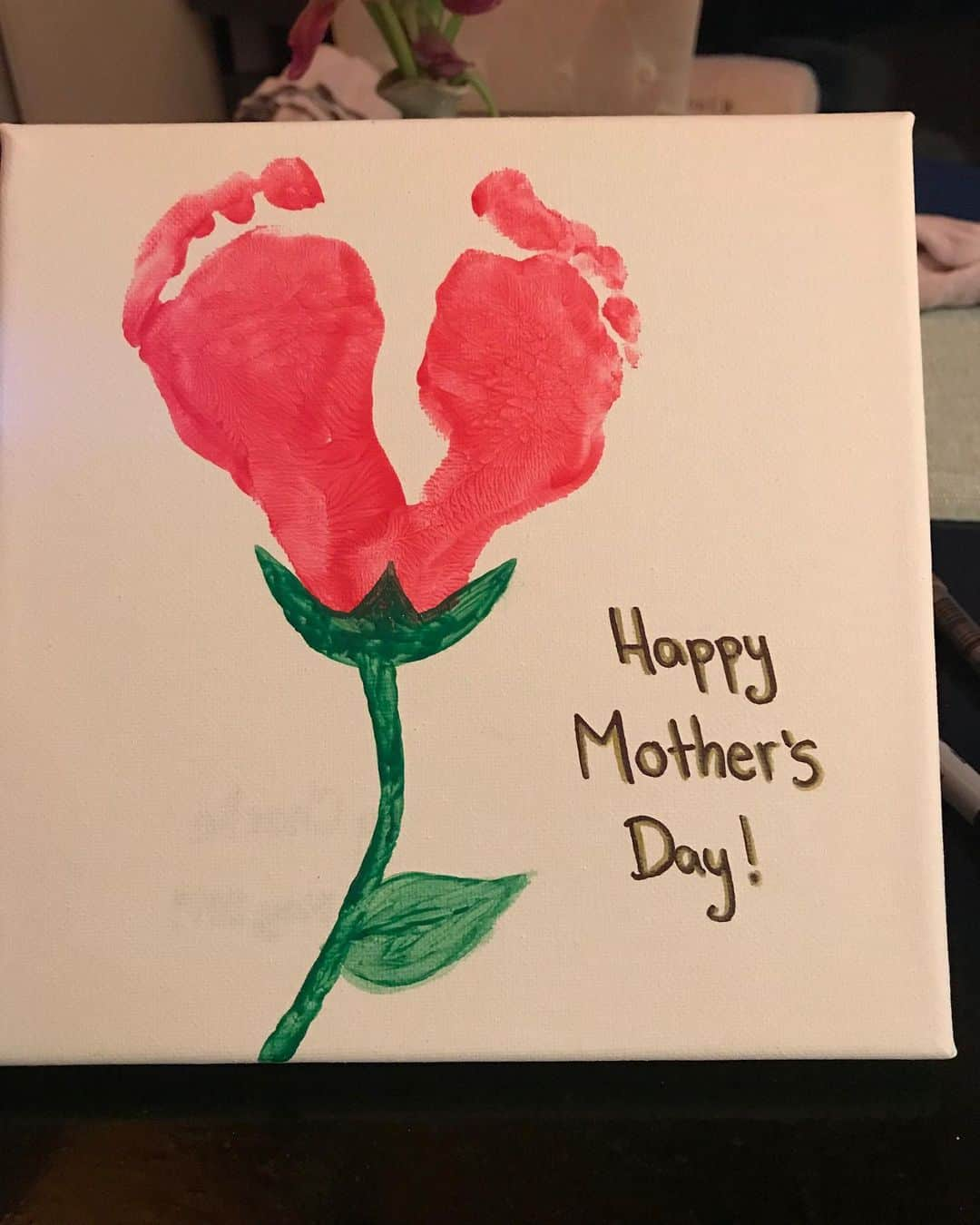 ブリアンナ・ブラウンさんのインスタグラム写真 - (ブリアンナ・ブラウンInstagram)「Mommy Porn.  My little Charlie made this sweet painting for me for Mother’s Day (with some help of course 😉). Hope everyone enjoyed their Mother’s Day as much as we did as we enjoyed the Butterfly Pavilion and exhibits at the Natural History Museum then wandered the gorgeous rose gardens behind the Science Center. 🌷🌹🧬🔭 . . . . . .  #throwbackthursday #firstmothersday #art #gift #painting #myson #paint #mommy #babyfeet #socute」5月17日 3時44分 - briannabrownkeen