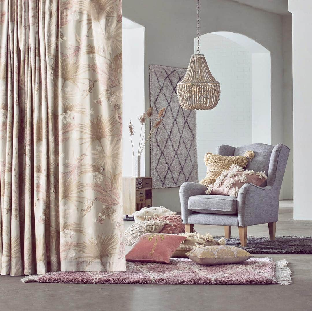 Nextさんのインスタグラム写真 - (NextInstagram)「TRENDING! The berber style rug is still having its moment, and our NEW collection has some BEAUTs ✨ Shop it now by tapping the image. 🔍 Madeline chair. Curtains: 340549. Light: 305355. Rugs: 619683, 175560 & 607301. Cushions: 985344, 649891, 317585, 919473 & 915608. #new #newcollection #homeware #homeinterior #neutral #berber #rug #interior #cushions #softfurnishings #nexthome #homedecor #decor #homegoals」5月17日 3時42分 - nextofficial