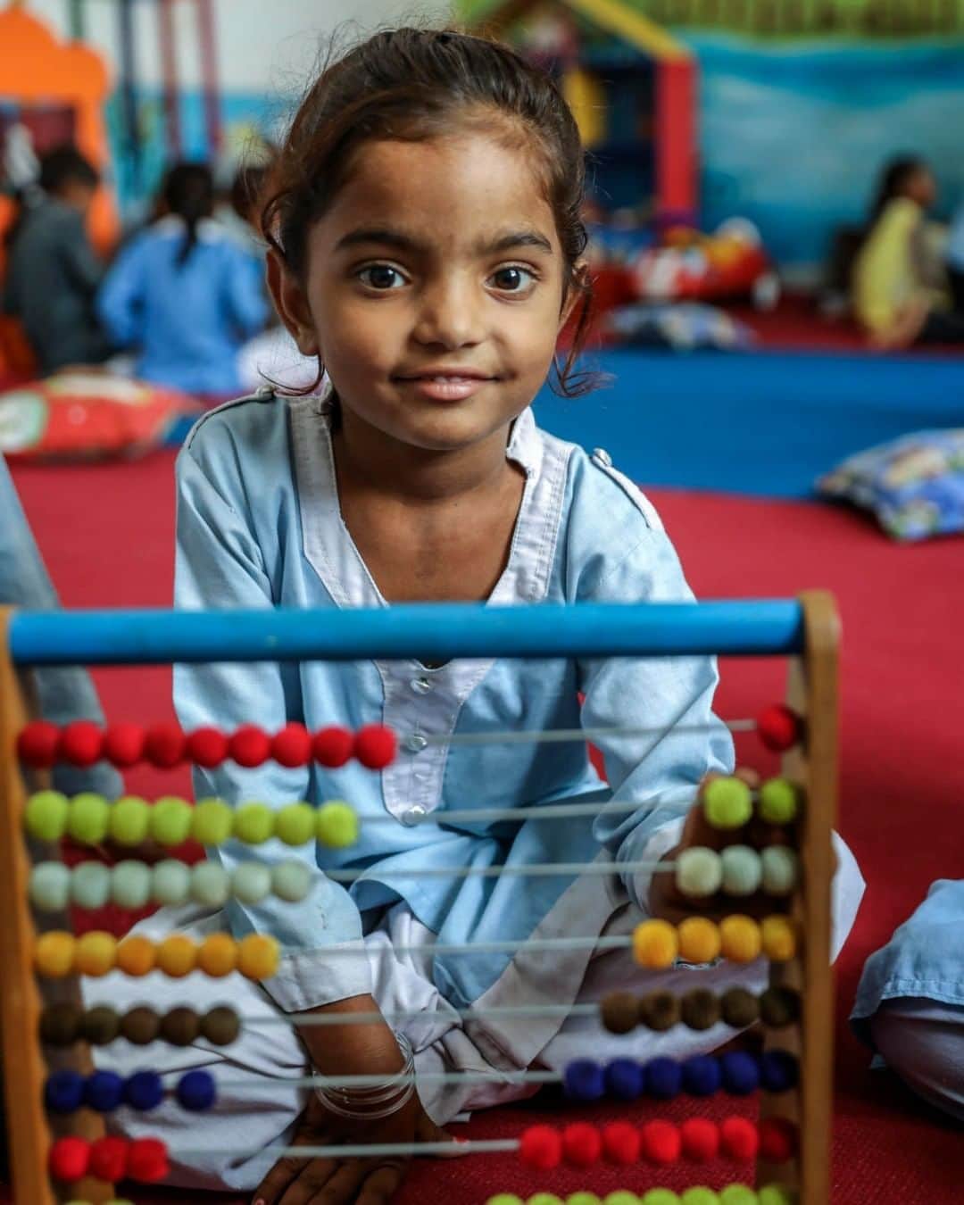 unicefさんのインスタグラム写真 - (unicefInstagram)「School counts #ForEveryChild. Teachers, governments and parents must work together to make sure children have a chance to learn in a safe and supportive environment. #ENDviolence © UNICEF/UN0308332/Zaidi」5月17日 3時45分 - unicef