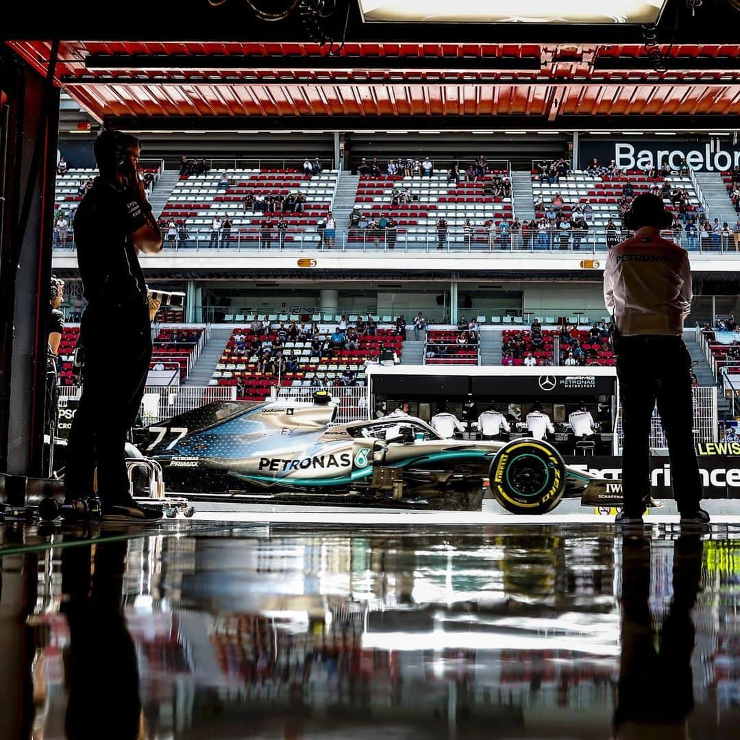 MERCEDES AMG PETRONASさんのインスタグラム写真 - (MERCEDES AMG PETRONASInstagram)「Busy week! But we keep pushing. 💪 Double-tap if you’re already missing Barcelona! ❤️ • #MercedesAMGF1 #Mercedes #AMG #F1 #PETRONASmotorsports #SpanishGP #VB77」5月17日 4時01分 - mercedesamgf1