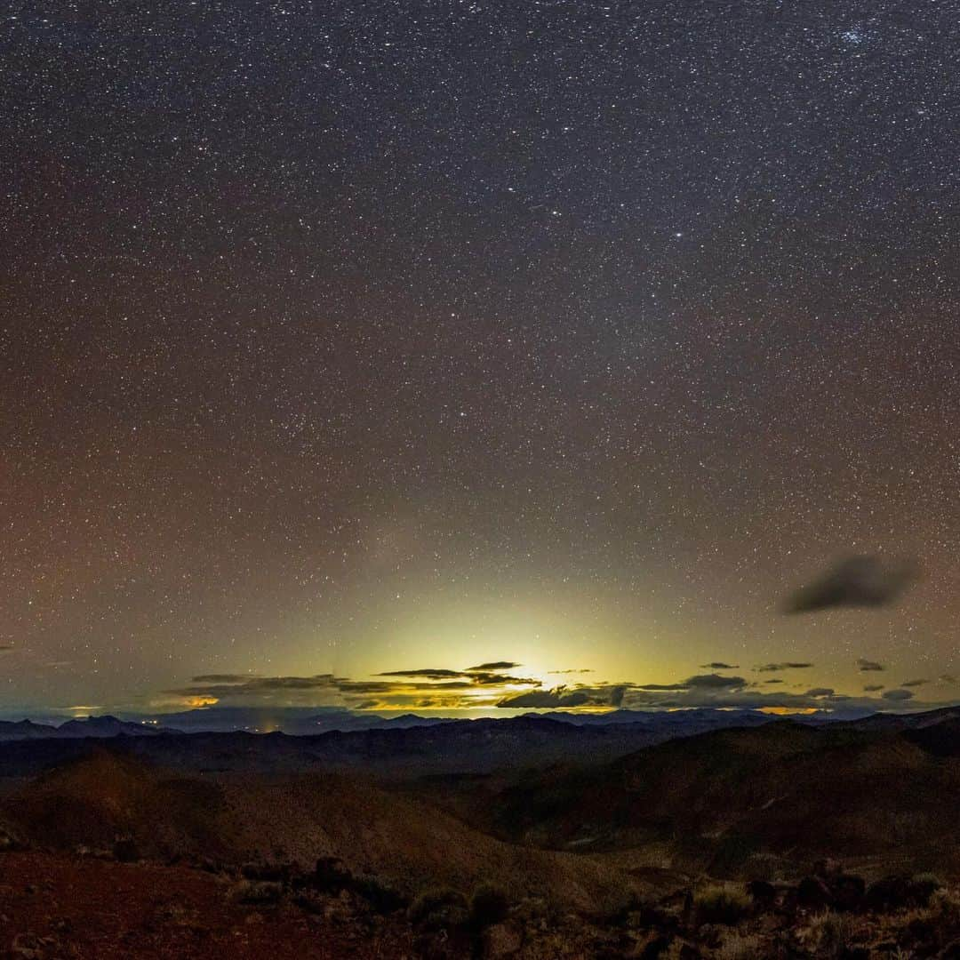 National Geographic Travelさんのインスタグラム写真 - (National Geographic TravelInstagram)「Photos & video by @BabakTafreshi | Some consider this art, a symbol, and some know it as identity landmark, but it's certainly one of the worst examples of light pollution. The intense blue beam of light pointing skyward from the Luxor Hotel is a Las Vegas recognizable sight that can also trap massive number of insects, bats (filmed here), and migrating birds. Not contributing to safety or security, It's there every night since 1993. At the intensity of 42 billion candela, it has equal light used roughly in 10,000 LED streetlights, enough for a small city. The waste of energy is a minor part of the problem. Blue wavelengths are among the worst for sky glow: They bounce around and scatter in the atmosphere, brightening the night sky even more than warmer-colored counterparts. Swipe life to step away from the casino and further out to the northern mountains where the light is still easily visible from 20 miles away (slide 3). As we move further the glow of the city is pictured as it appears to birds passing the area. The last slide from 90 miles (145 km) away is the unbelievable amount of light still visible from a high altitude vista in the Death Valley National Park under an ocean of stars. According to International Dark Sky Association (IDA), many millions of birds die colliding with needlessly illuminated buildings and towers and even a larger number of migrating birds are disturbed and confused on their path due to intense lights pointed to the sky or horizon. Search Light Pollution on natgeo.com for our new feature story "Light pollution is getting worse, and Earth is paying the price" and follow me @babaktafreshi for more of The World at Night project. #lightpollution #saveournightsky #lasvegas #luxor」5月17日 4時22分 - natgeotravel