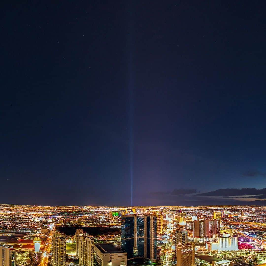 National Geographic Travelさんのインスタグラム写真 - (National Geographic TravelInstagram)「Photos & video by @BabakTafreshi | Some consider this art, a symbol, and some know it as identity landmark, but it's certainly one of the worst examples of light pollution. The intense blue beam of light pointing skyward from the Luxor Hotel is a Las Vegas recognizable sight that can also trap massive number of insects, bats (filmed here), and migrating birds. Not contributing to safety or security, It's there every night since 1993. At the intensity of 42 billion candela, it has equal light used roughly in 10,000 LED streetlights, enough for a small city. The waste of energy is a minor part of the problem. Blue wavelengths are among the worst for sky glow: They bounce around and scatter in the atmosphere, brightening the night sky even more than warmer-colored counterparts. Swipe life to step away from the casino and further out to the northern mountains where the light is still easily visible from 20 miles away (slide 3). As we move further the glow of the city is pictured as it appears to birds passing the area. The last slide from 90 miles (145 km) away is the unbelievable amount of light still visible from a high altitude vista in the Death Valley National Park under an ocean of stars. According to International Dark Sky Association (IDA), many millions of birds die colliding with needlessly illuminated buildings and towers and even a larger number of migrating birds are disturbed and confused on their path due to intense lights pointed to the sky or horizon. Search Light Pollution on natgeo.com for our new feature story "Light pollution is getting worse, and Earth is paying the price" and follow me @babaktafreshi for more of The World at Night project. #lightpollution #saveournightsky #lasvegas #luxor」5月17日 4時22分 - natgeotravel