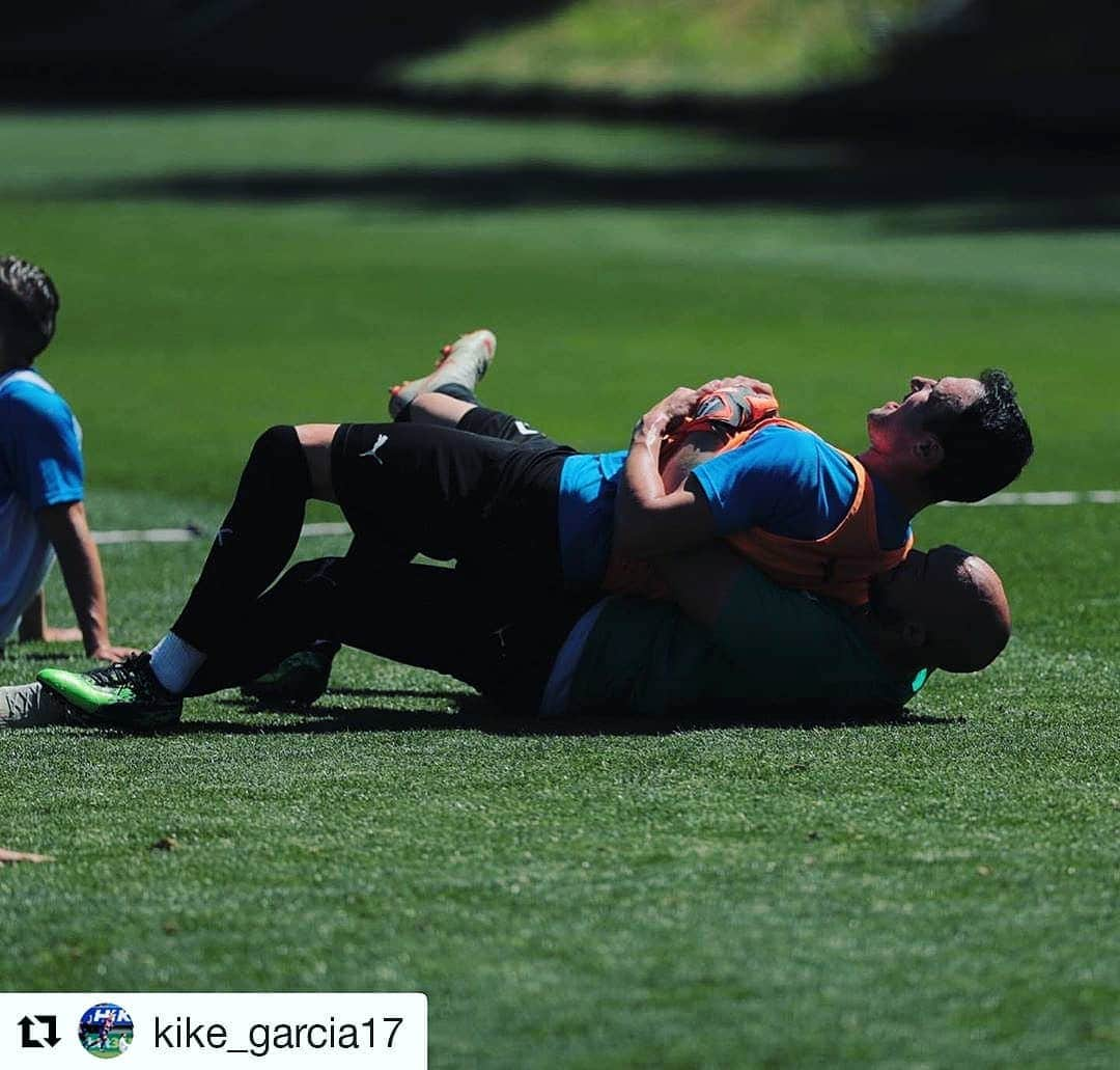 SDエイバルさんのインスタグラム写真 - (SDエイバルInstagram)「😁 #Repost @kike_garcia17 ・・・ No se que vas hacer este verano sin mi @the_mitrovic1 😂😂😂 #dimitriiiii」5月17日 4時26分 - sdeibar