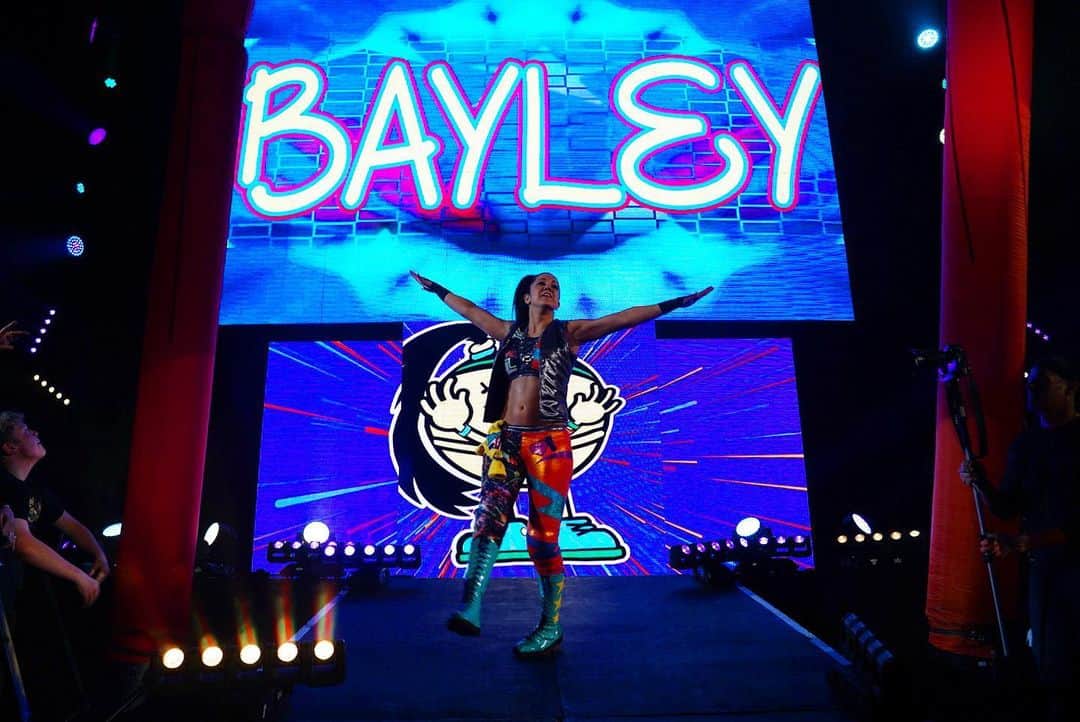 WWEさんのインスタグラム写真 - (WWEInstagram)「Tonight at #WWESheffield it may be about hugs, but this Sunday at #MITB  @itsmebayley plans to step out of the shadows and prove to everybody what she is capable of!」5月17日 4時38分 - wwe