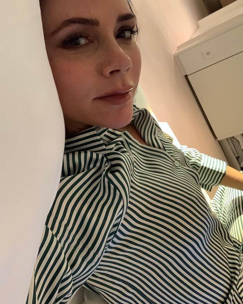 のインスタグラム：「Goodnight London. Excited for the weekend xx Kisses VB」