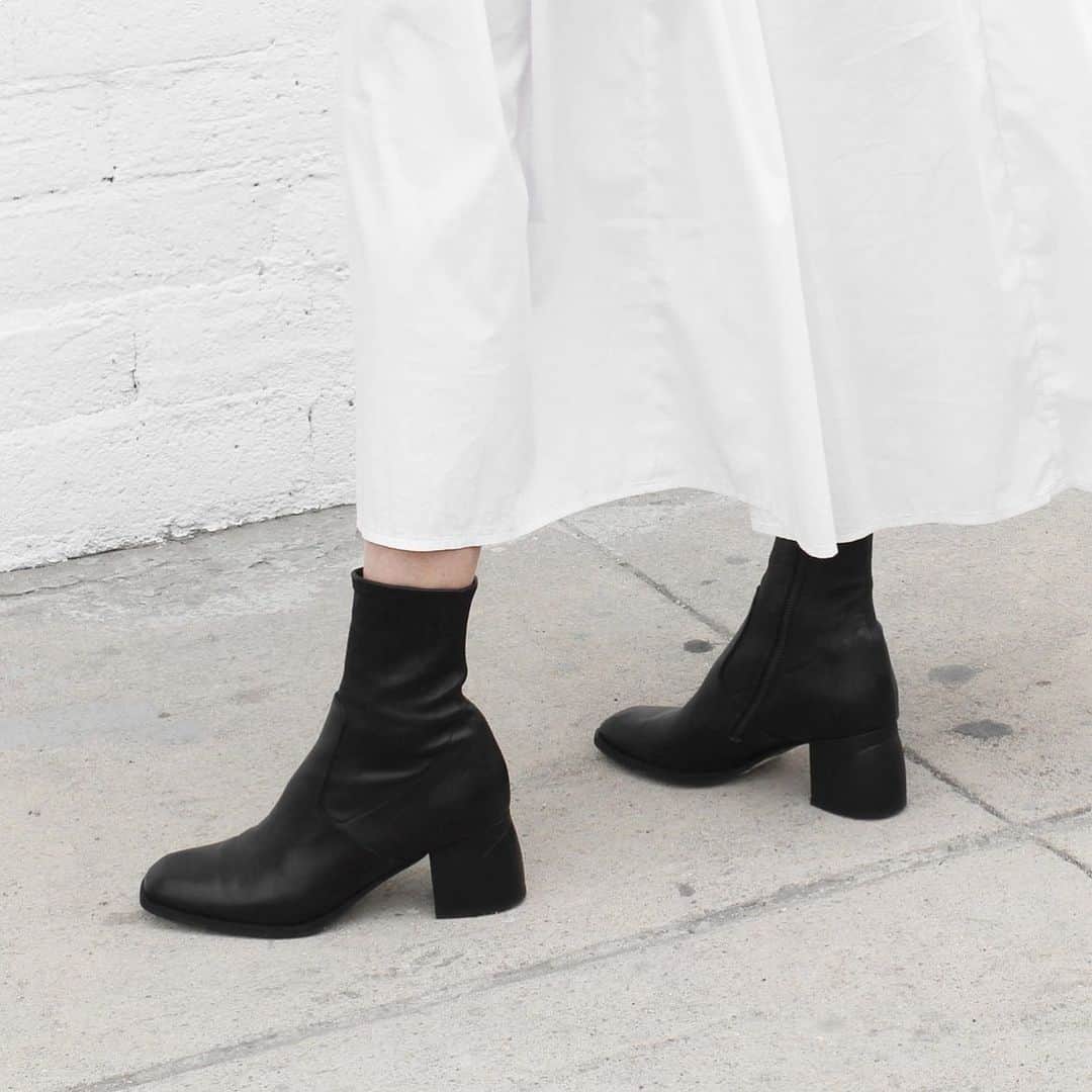 エルディータートルのインスタグラム：「The BOX — now back in stock 🖤」