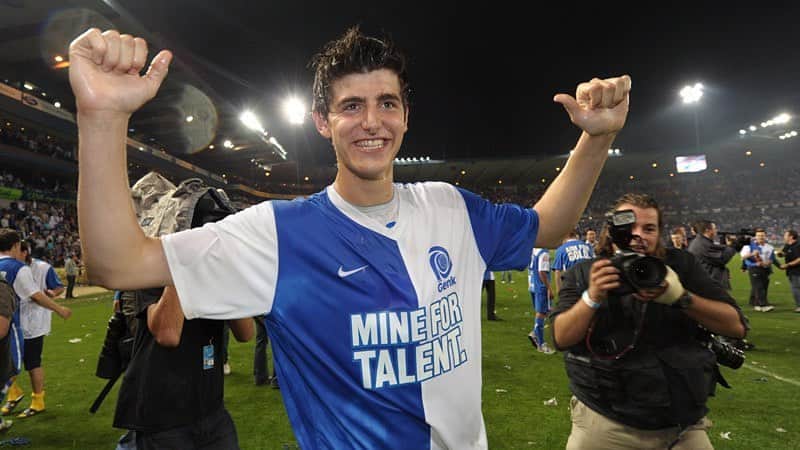 ティボ・クルトゥワのインスタグラム：「Congrats genkies!! 🔵⚪️ @krcgenkofficial #tb #2011」