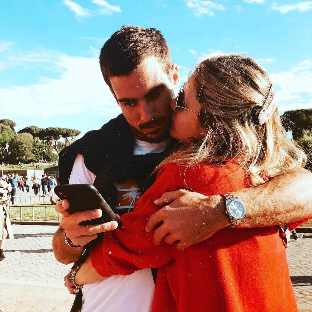 ギド・ページャのインスタグラム：「Tarde de paseo y mucho GPS para no perdernos en esta hermosa ciudad. Siempre con vos @stephaniedemner te amo.」