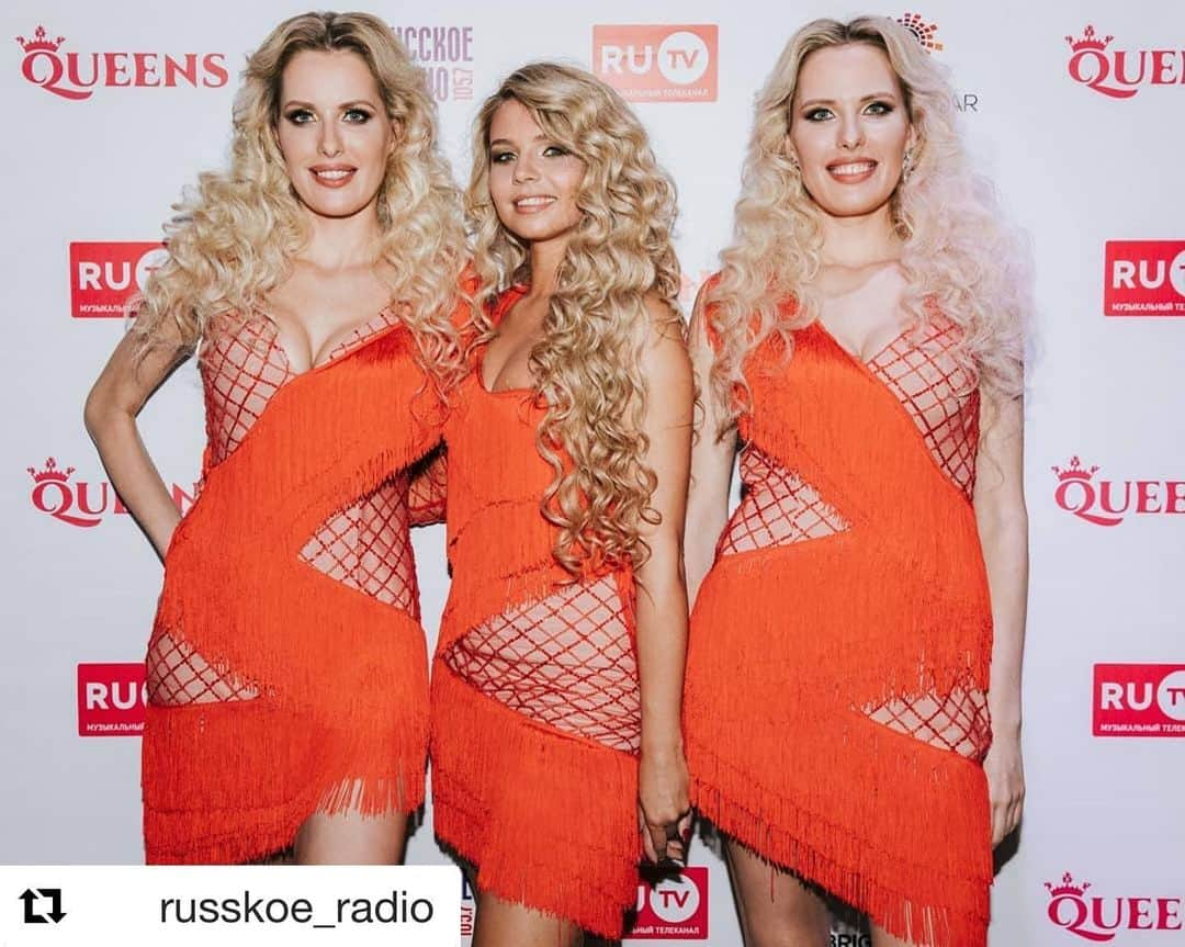 Kristina Kots Gotlibさんのインスタグラム写真 - (Kristina Kots GotlibInstagram)「#Repost @russkoe_radio with @get_repost ・・・ 💃 Группа Queens представила видео на песню «Шифровальщик» ⠀ 🎭 15 мая при поддержке «Русского Радио» состоялась презентация нового музыкального видео группы. Гостями вечера стали журналисты и звёзды шоу-бизнеса. ⠀ 🎬 Идея о проведении съёмок на новую песню «Шифровальщик» в Дубае появилась у певиц после участия в грандиозном Russian Music Festival, который прошёл в Абу-Даби. Вдохновившись красотой Эмиратов, вокалистки Queens нисколько не сомневались в выборе локации. ⠀ 😍 Роскошная белая яхта, белокурые красавицы из группы Queens и лёгкие платья, развевающиеся на фоне суровой пустыни – всё это – лишь часть насыщенного цветами видеоряда, который увидели зрители. ⠀ 📣 Совсем скоро премьера видео состоится в сети. Следите за анонсами! ⠀ #русскоерадио #queens #шифровальщик @queensrussia」5月17日 5時38分 - kristinakotsgotlib