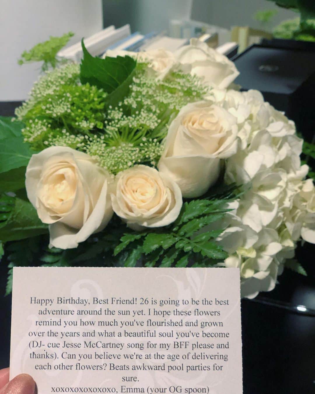 デビー・ライアンさんのインスタグラム写真 - (デビー・ライアンInstagram)「feeling fully birthday spoilt with tons of material for my gratitude journal. leaving the link up in my bio for a while, in case you forgot to donate to Humanity and Inclusion ✨💌」5月17日 5時39分 - debbyryan