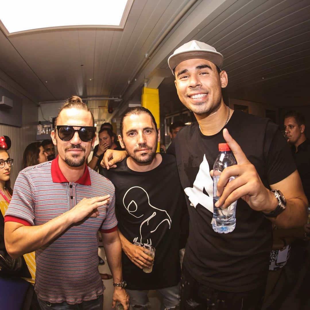 アフロジャックさんのインスタグラム写真 - (アフロジャックInstagram)「Happy bday brother 🎉❤️ @dimitrivegas」5月17日 5時42分 - afrojack