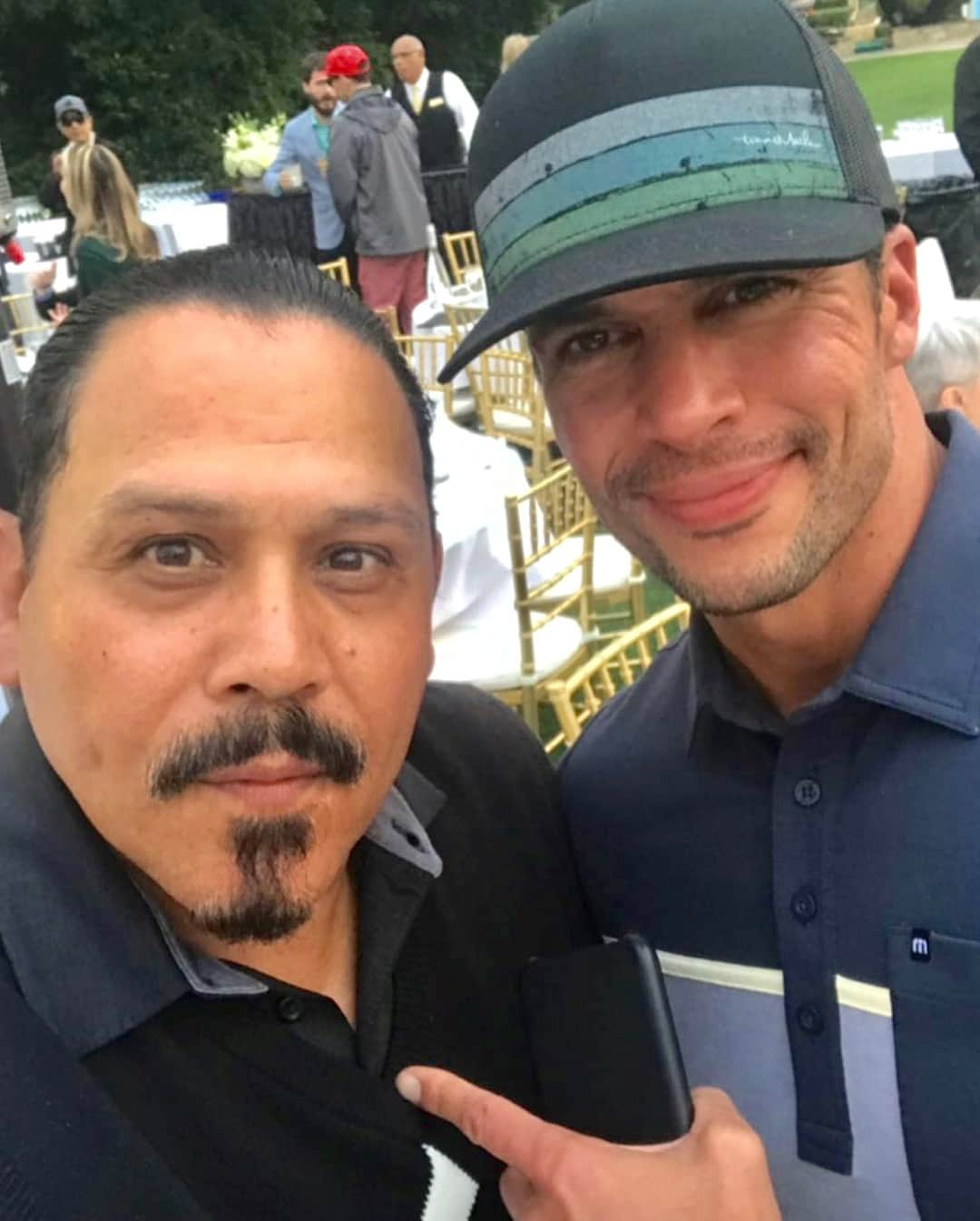 マット・セデーニョさんのインスタグラム写真 - (マット・セデーニョInstagram)「Thanks for the gear @travismathew, no doubt improved my swing ;) Always good to get to hang with my brother @emiliorivera48, one solid dude in a shaky town 👊🏽 #georgelopezfoundation」5月17日 5時55分 - mattcedeno