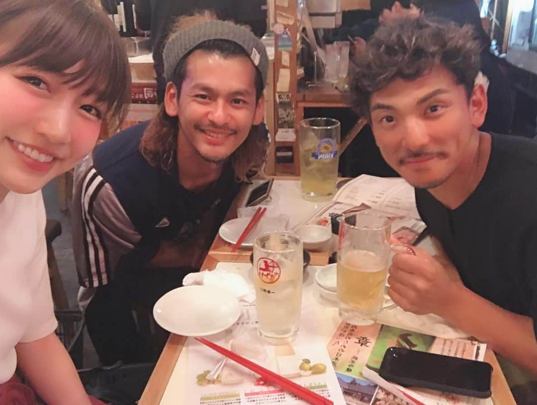 桃さんのインスタグラム写真 - (桃Instagram)「久々朝まであいのりメンバー🚌同世代の3人で！くだらない話から真剣な話まで、たのしかった🙆🏻‍♀️ #ヒデ #嵐 #あいのり #最終的にはアフリカの井戸の話 #そんなみんなが大好きだ」5月17日 5時53分 - momo.official