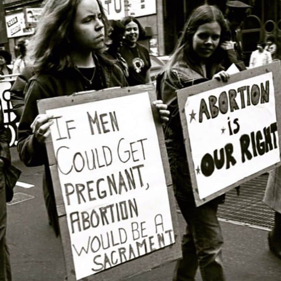 カリーヌ・ロワトフェルドさんのインスタグラム写真 - (カリーヌ・ロワトフェルドInstagram)「Men will not govern a woman body!🌹#shameonalabama #abortionisawomansright」5月17日 5時56分 - carineroitfeld